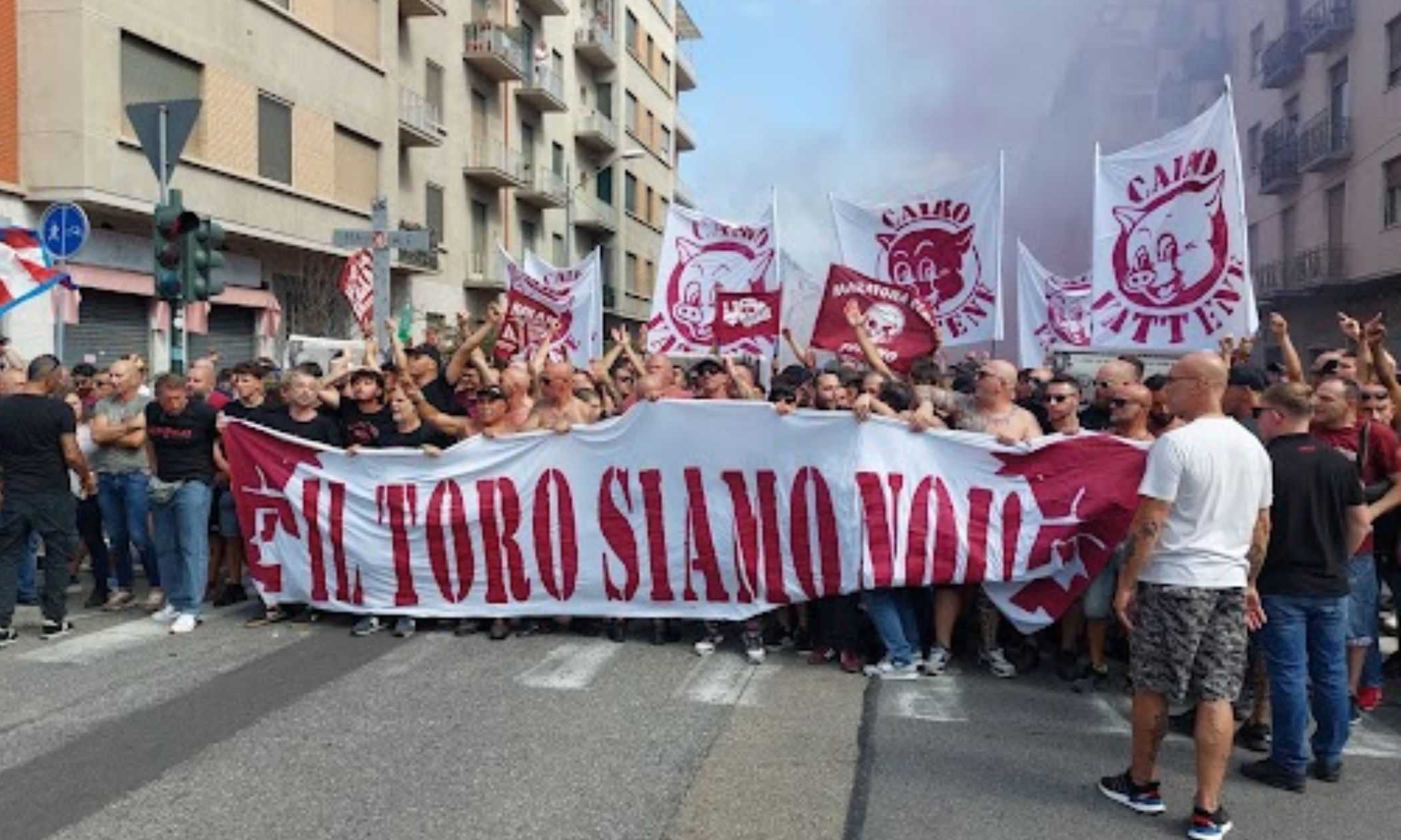 Torino, "Cairo vattene": in 15mila per la maxi-contestazione al presidente che non si presenta