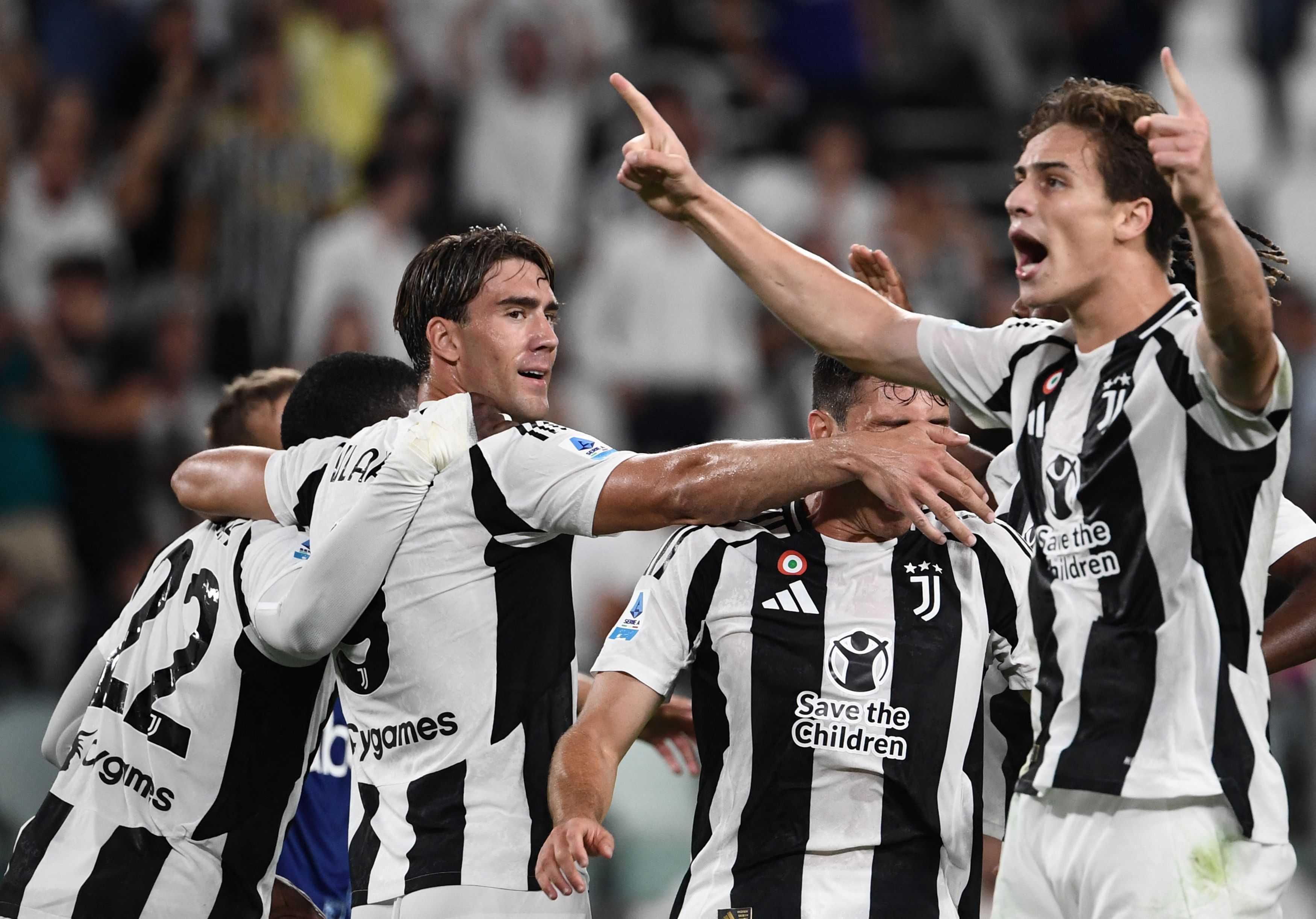 Juventus-Como, la MOVIOLA: annullato gol a Vlahovic per fuorigioco di Cambiaso, Locatelli rischia il rosso