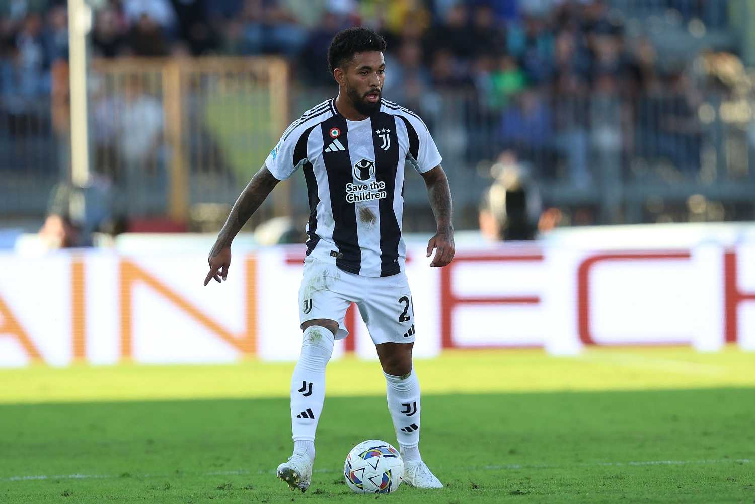 14) Douglas Luiz, Juventus Image gallery