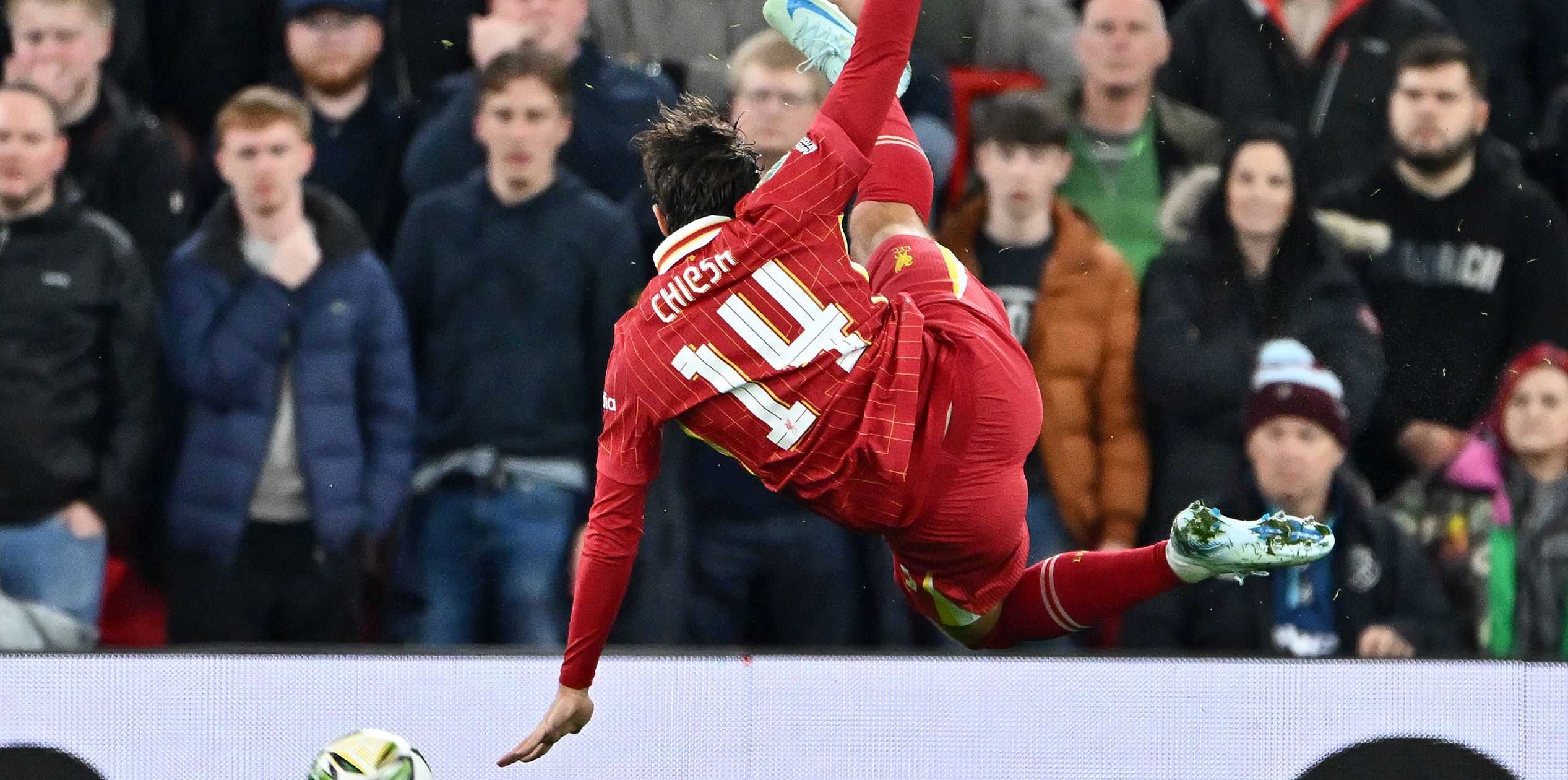 Chiesa, assist acrobatico alla prima da titolare con il Liverpool: distrutto 5-1 il West Ham di Lopetegui