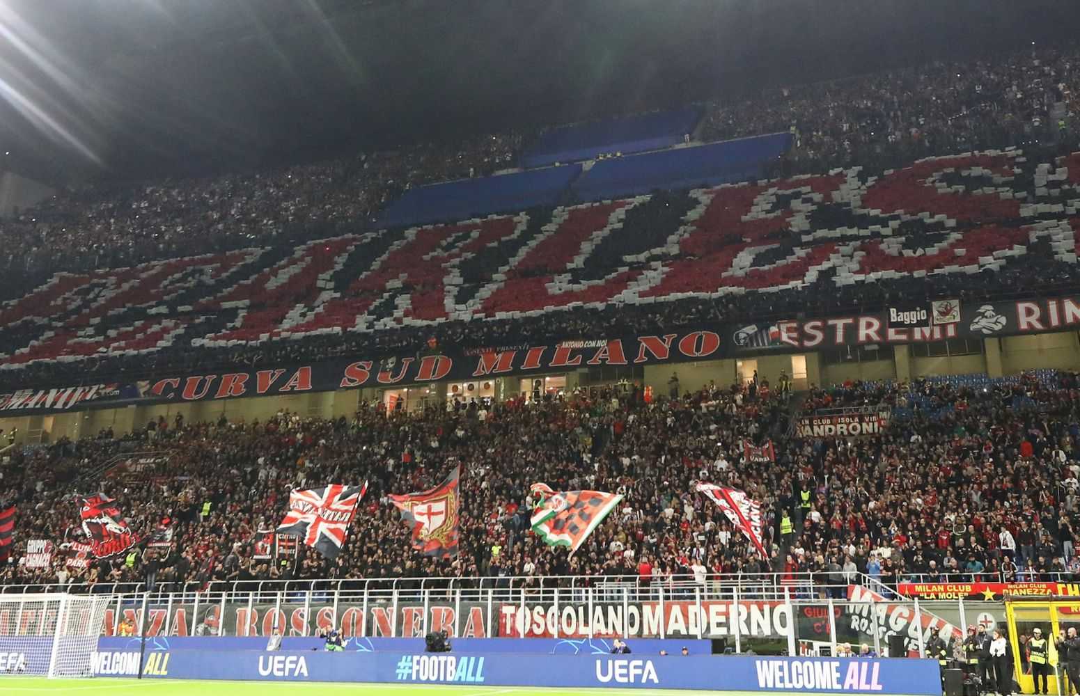 Disastro Milan, San Siro fischia e contesta: "Fuori i co***" e "Ci avete rotto il ca***"