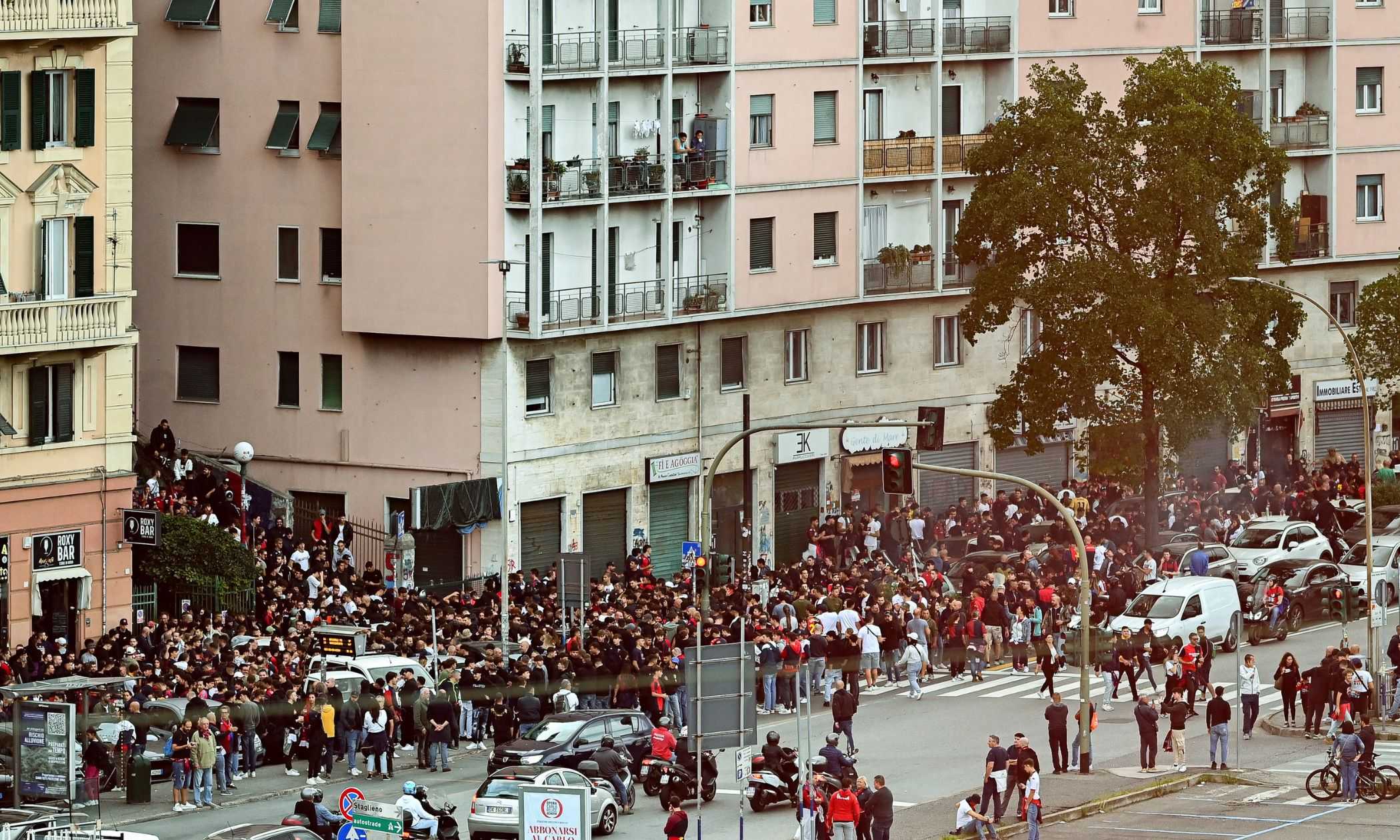 Genoa-Sampdoria, notte di guerriglia, violenze e follie: il bilancio dei feriti e degli arresti dopo il derby