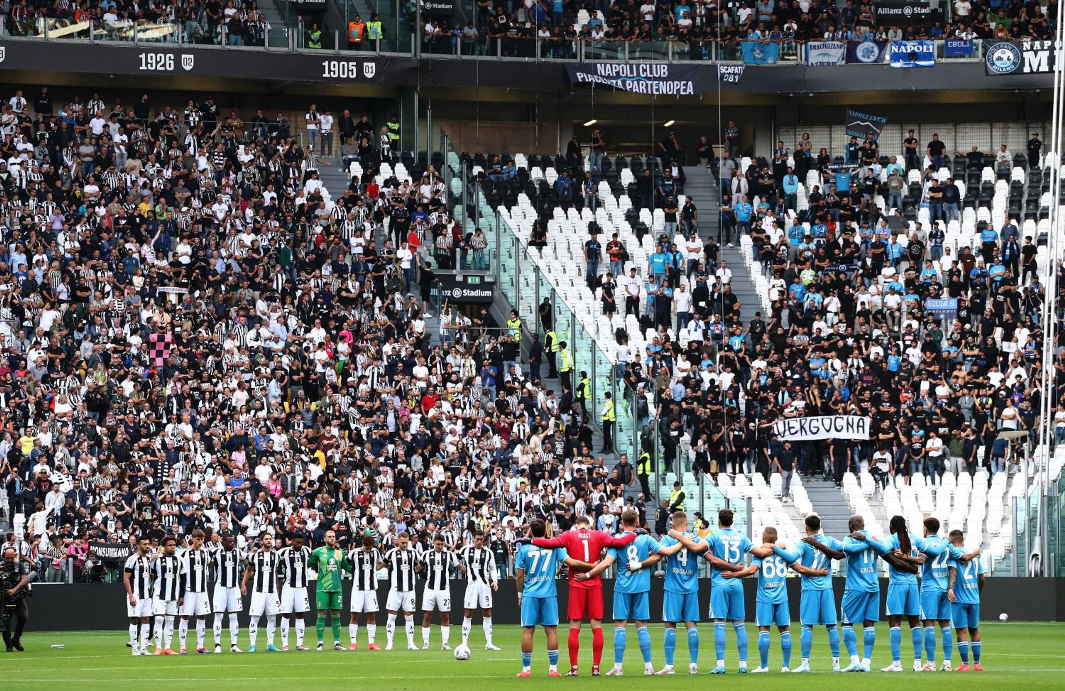 Juventus-Napoli, insulto a Schillaci dal settore ospiti durante il minuto di silenzio