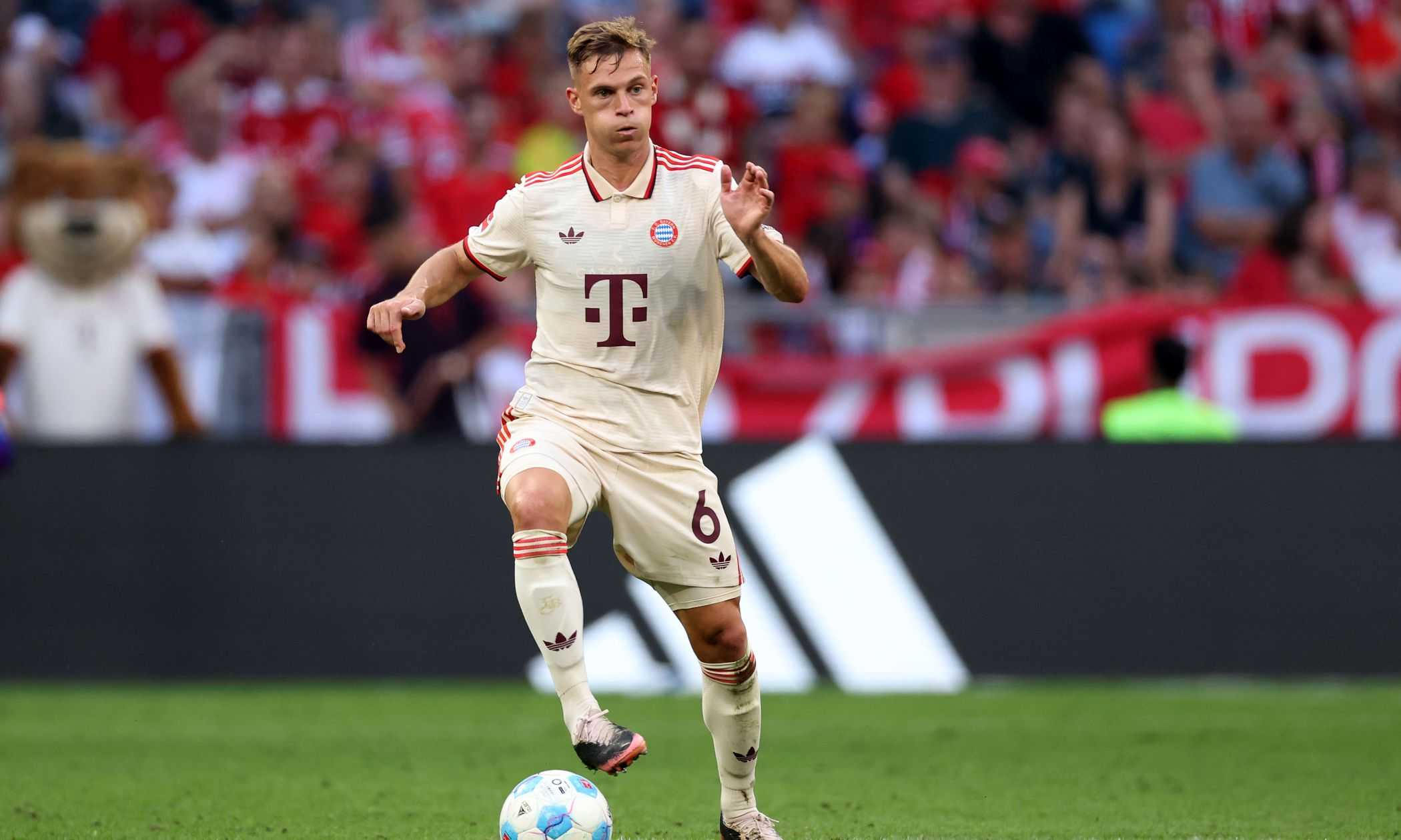 Kimmich non chiude al Barcellona: "Mai dire mai, sono stati il mio modello di gioco"