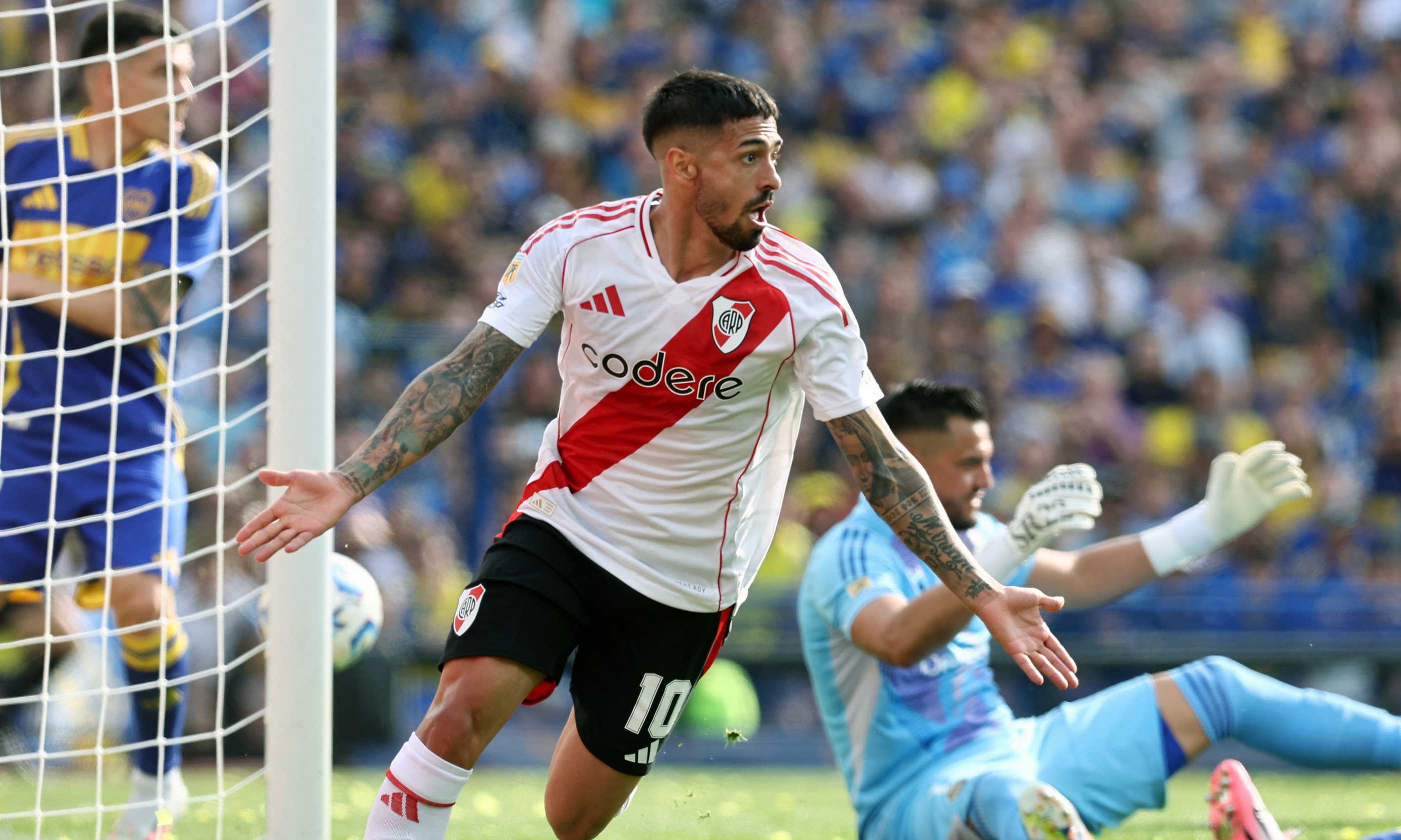 Boca-River: Lanzini decide il Superclassico, gol annullato al 97° ed espulsione finale