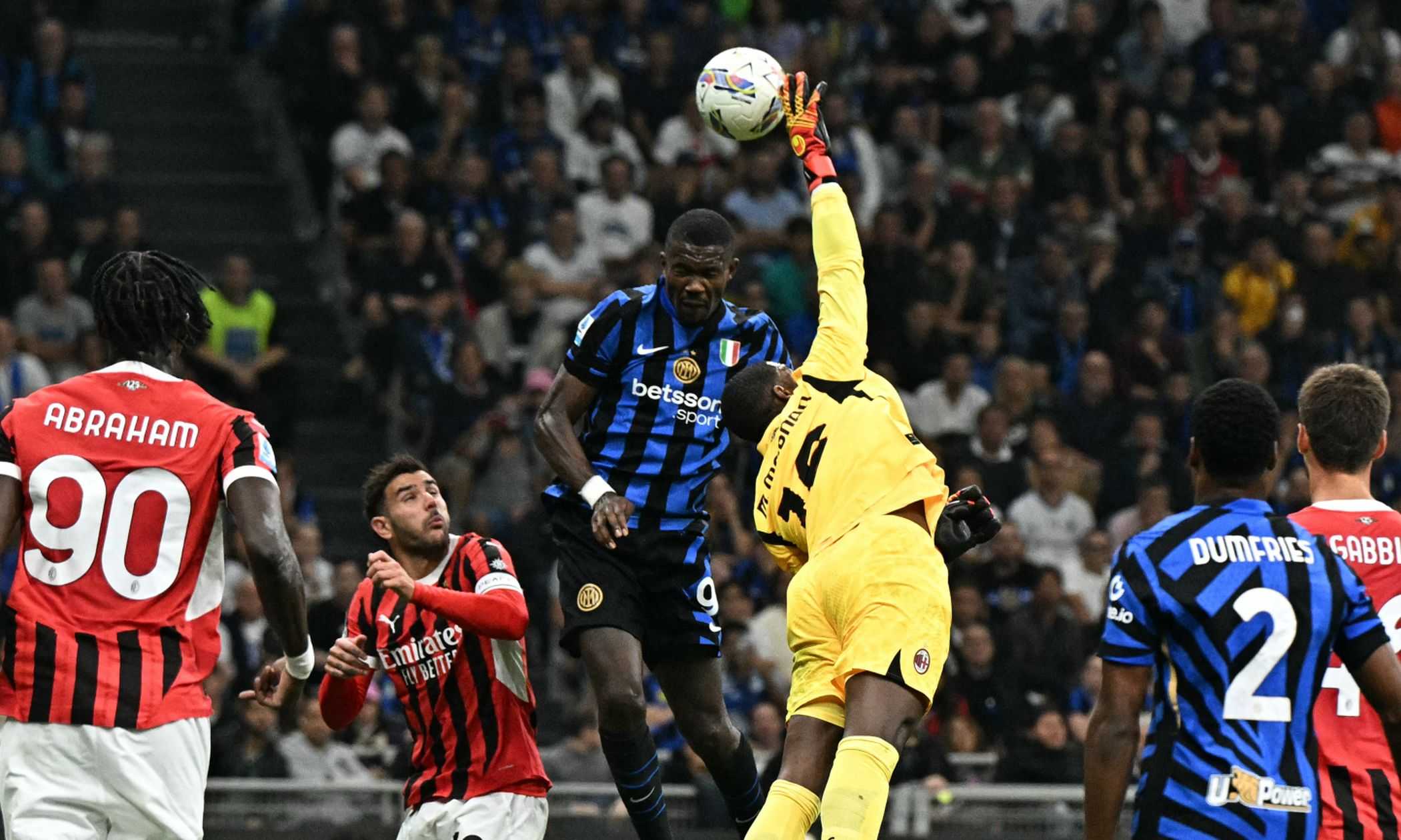 Inter-Milan LIVE 1-1: Sommer e Maignan tengono tutto in equilibrio, lo svizzero provvidenziale su Leao