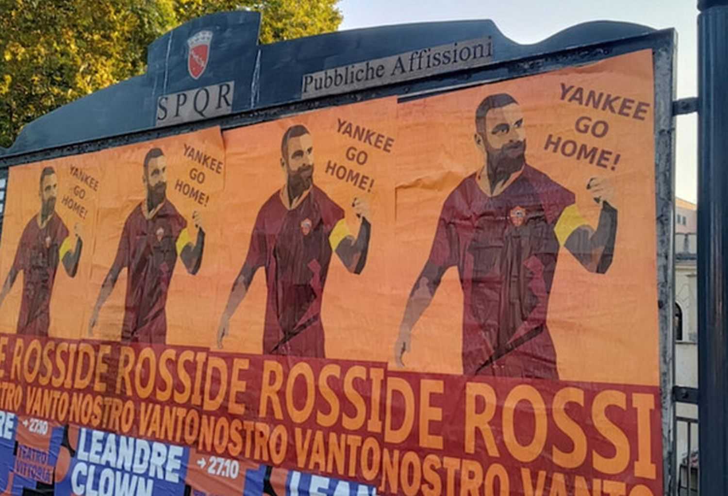 Roma, la rabbia dei tifosi non si ferma. Manifesti contro i Friedkin: "Yankee go home. De Rossi nostro vanto"