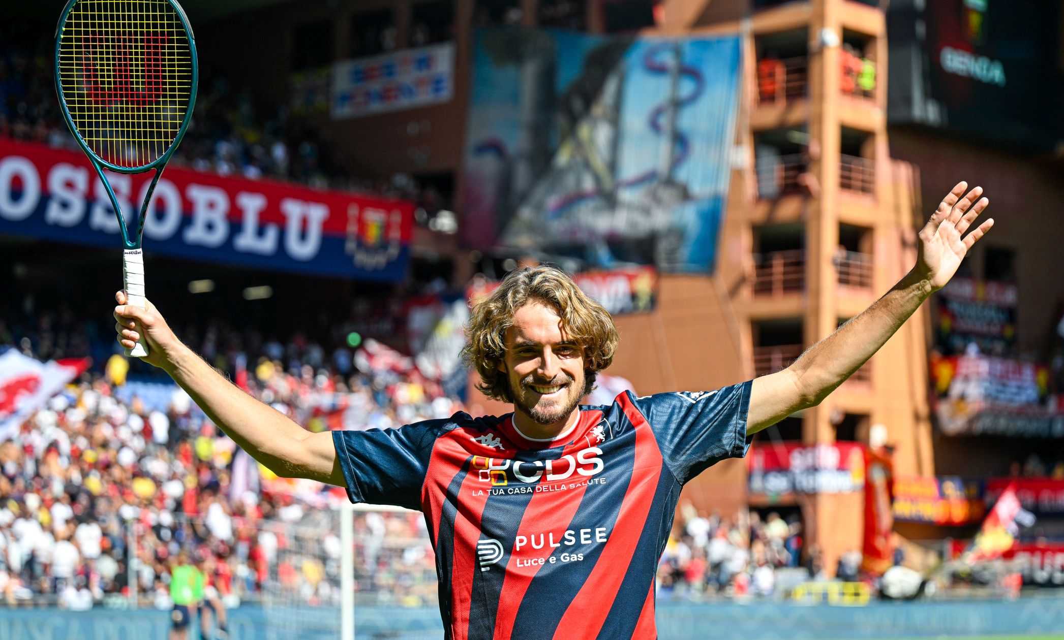 Genoa, con la Roma con un tifoso speciale: Tsitsipas-show nel riscaldamento