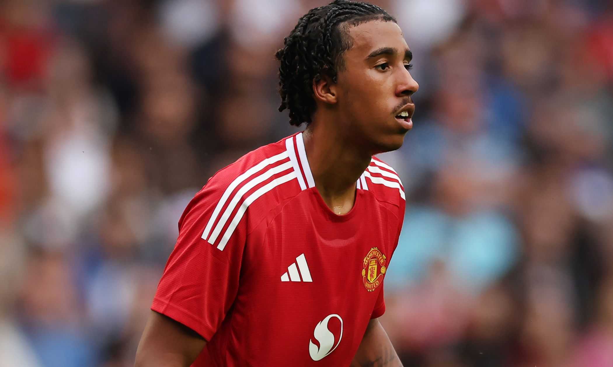 Leny Yoro (Manchester United, Francia, 18) Image gallery