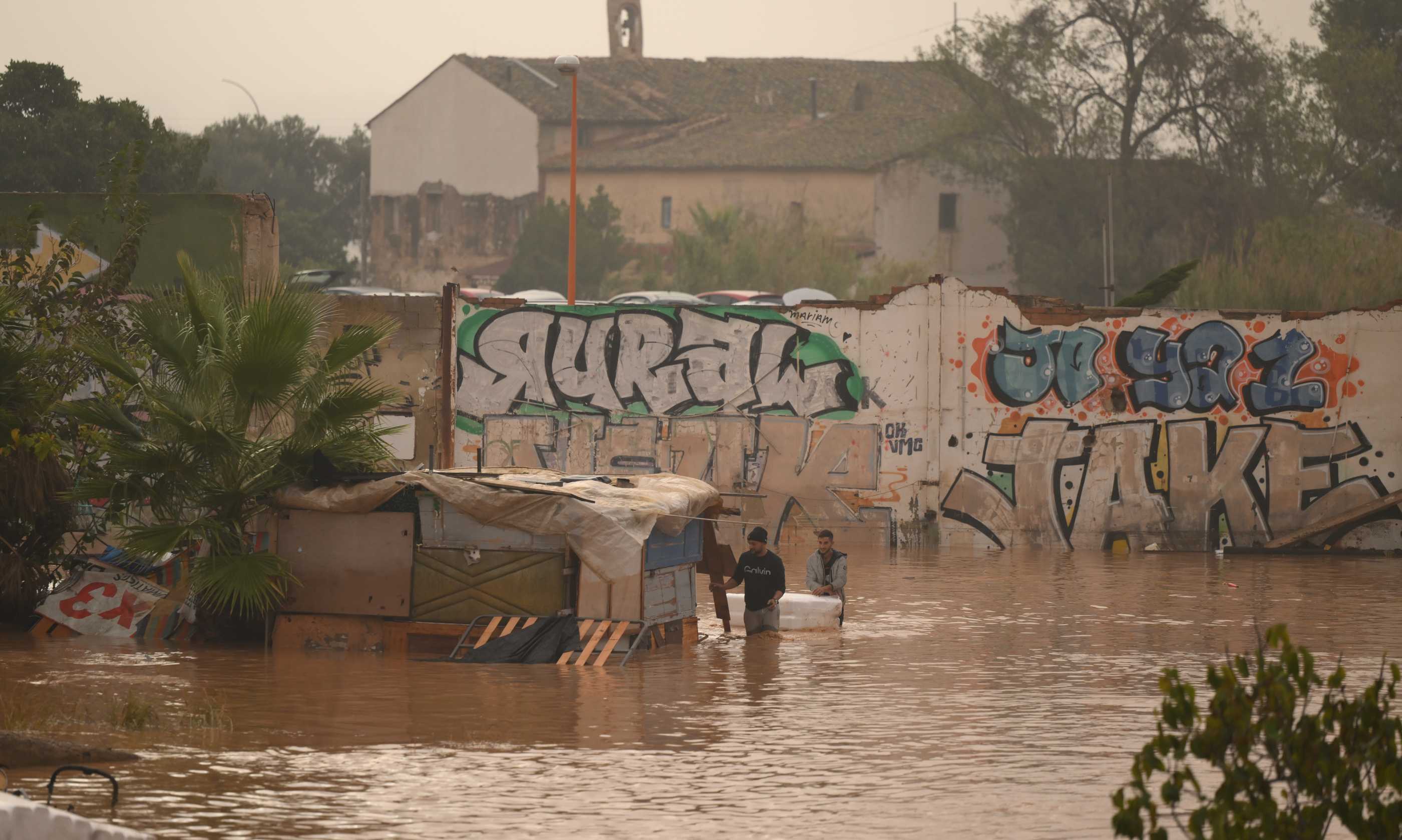 Alluvione a Valencia, oltre 50 morti: rinviata la gara di oggi, a rischio anche quella con il Real Madrid