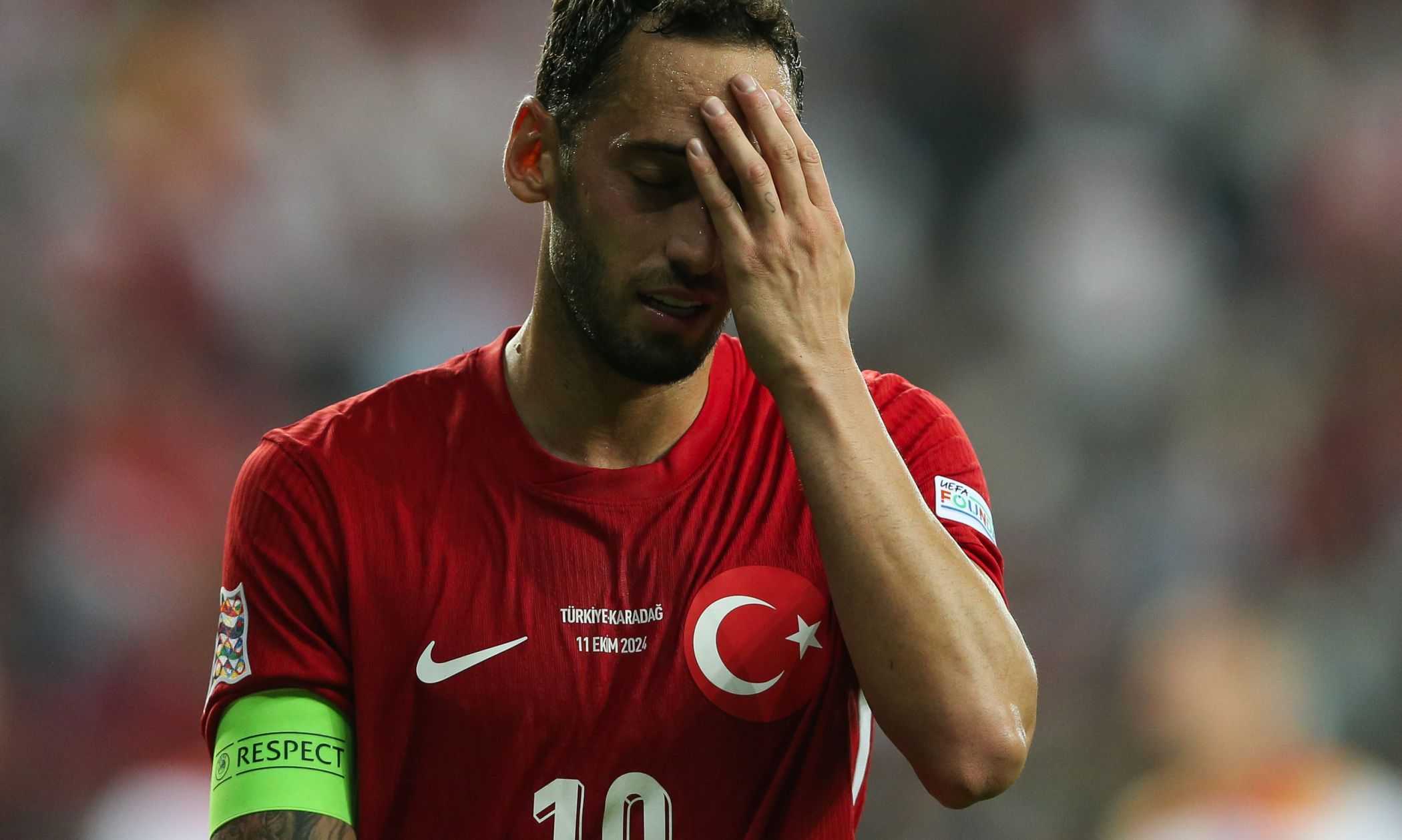 Turchia, Calhanoglu croce e delizia: sbaglia un rigore, poi ne segna un altro. Ecco da quanto non ne sbagliava uno VIDEO