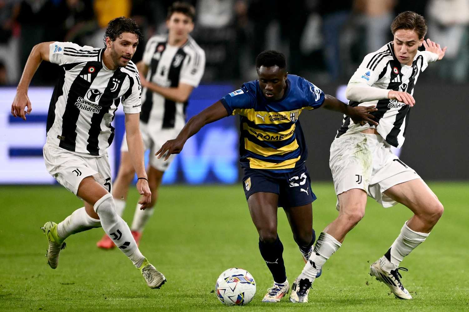 Parma, Camara giovane 'veterano' contro la Juventus: dagli idoli Yaya Touré e Gervinho agli scarpini regalati dal presidente dell'Audace, la storia