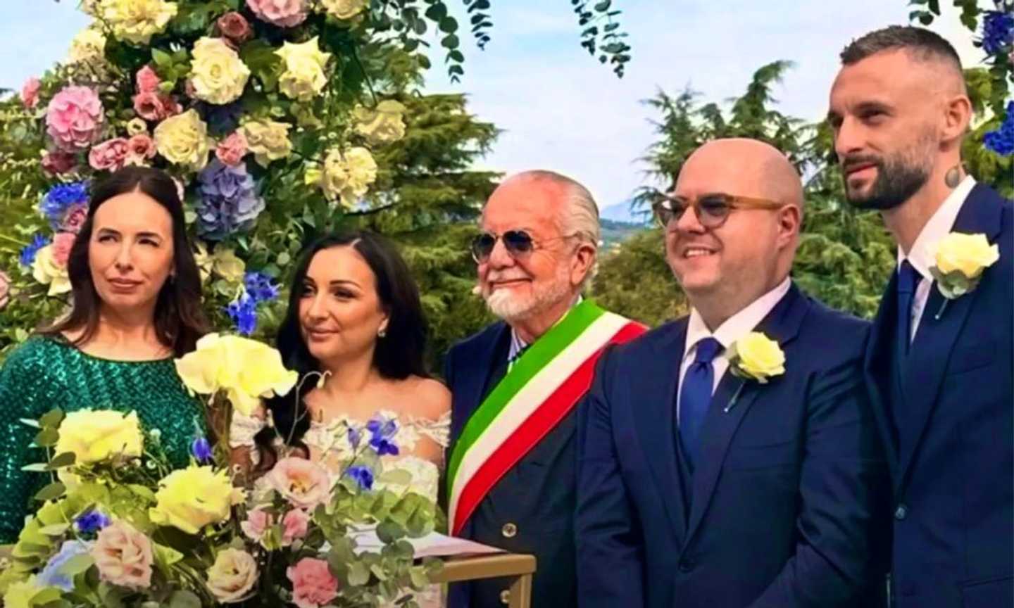 De Laurentiis officiante, show al matrimonio: la battuta sulla Juventus, presente Brozovic tra i testimoni