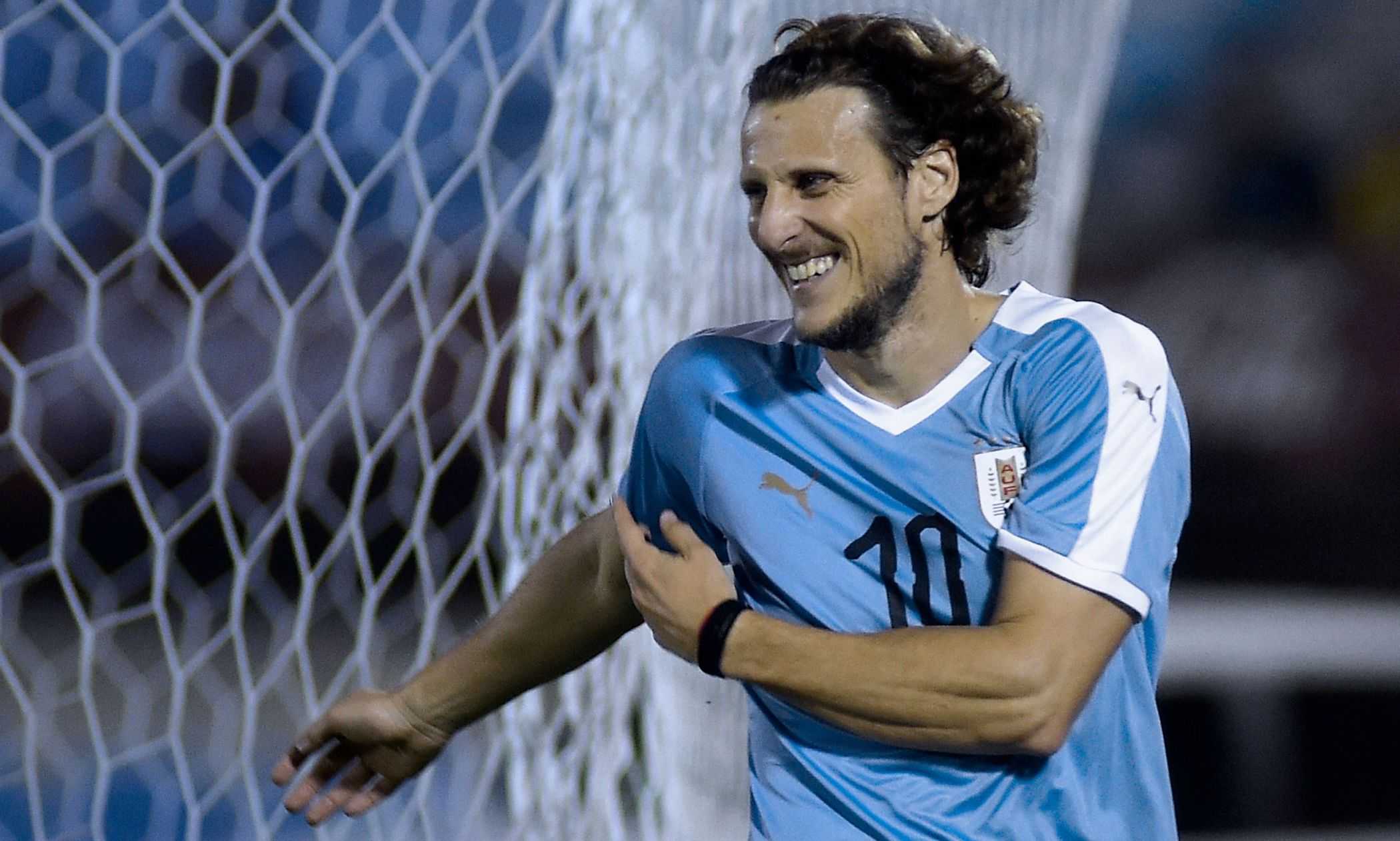 Dal calcio al tennis, la nuova vita di Diego Forlan: a 45 anni l'ex Atletico e Inter debutta nel circuito ATP