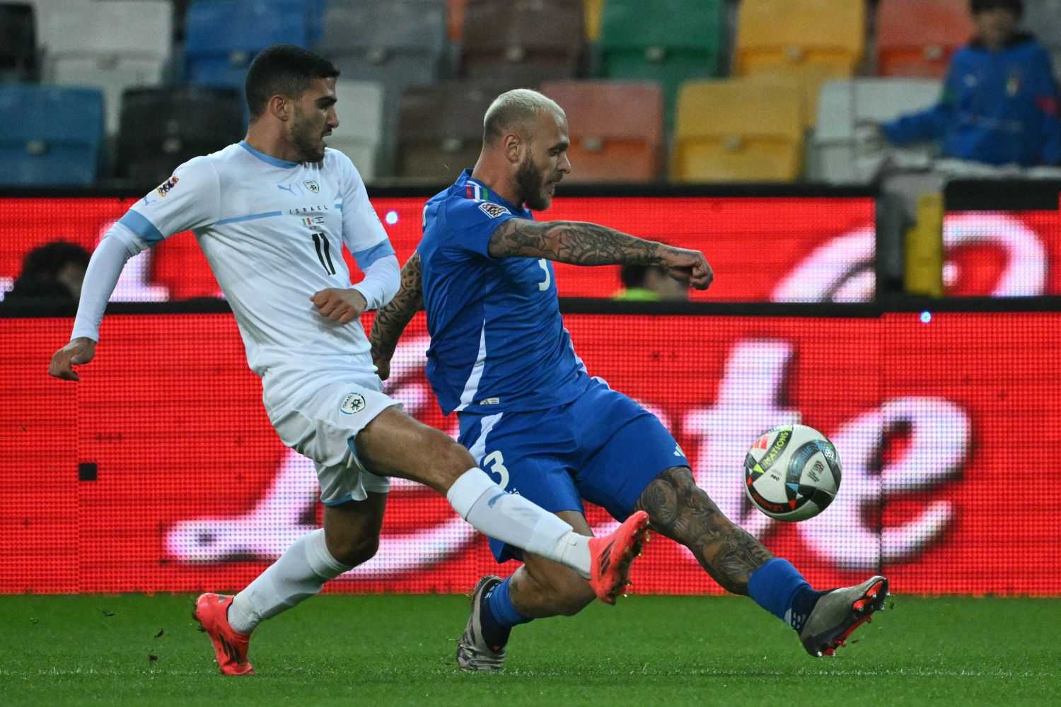 Italia-Israele 0-0 LIVE: Gloukh sfiora il palo. Glazer dice no due volte e Retegui