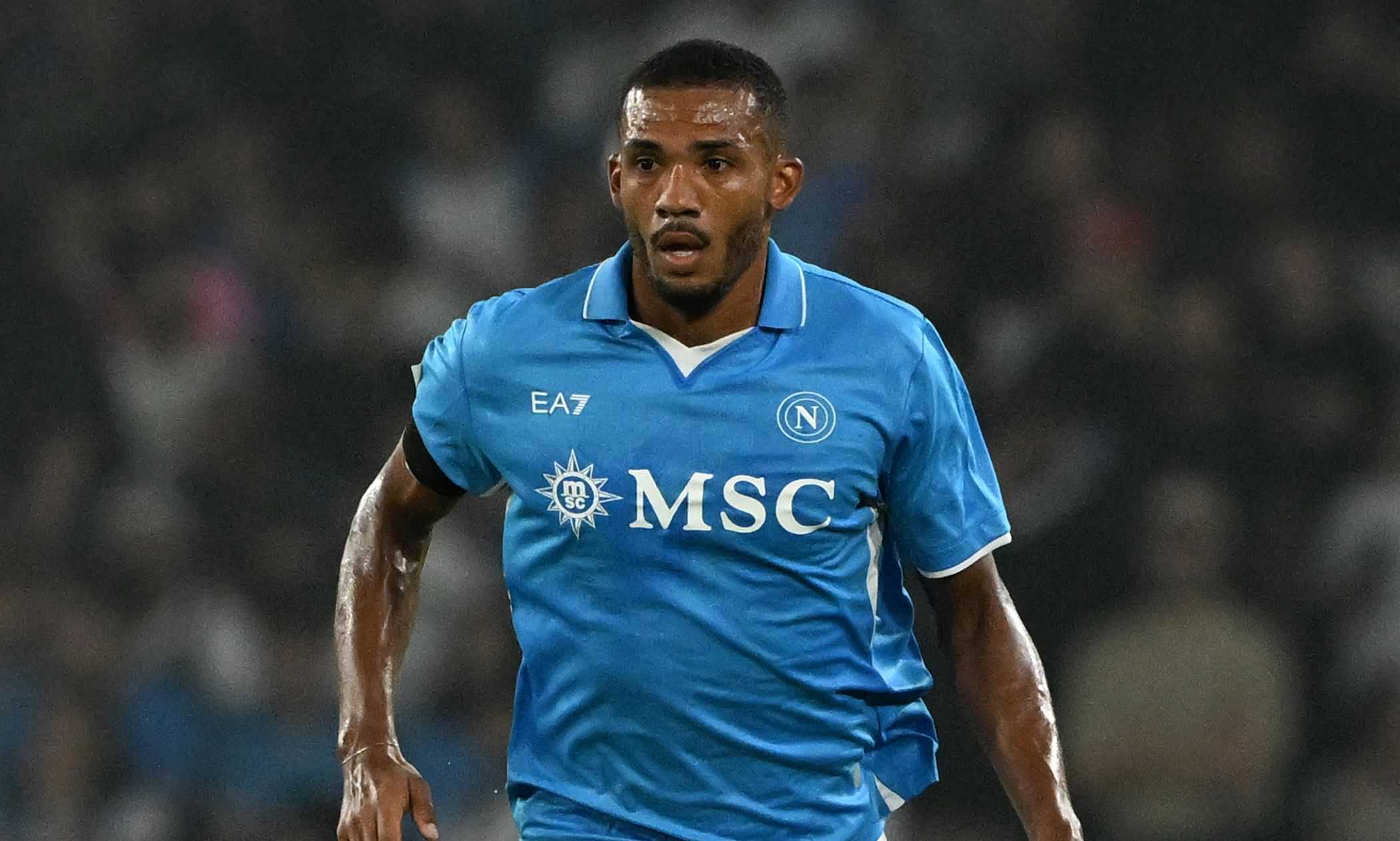 Lo sfogo di Juan Jesus: "Pedinato da un mese, sanno dove vivo. Non mi sentirò mai più al sicuro a Napoli"