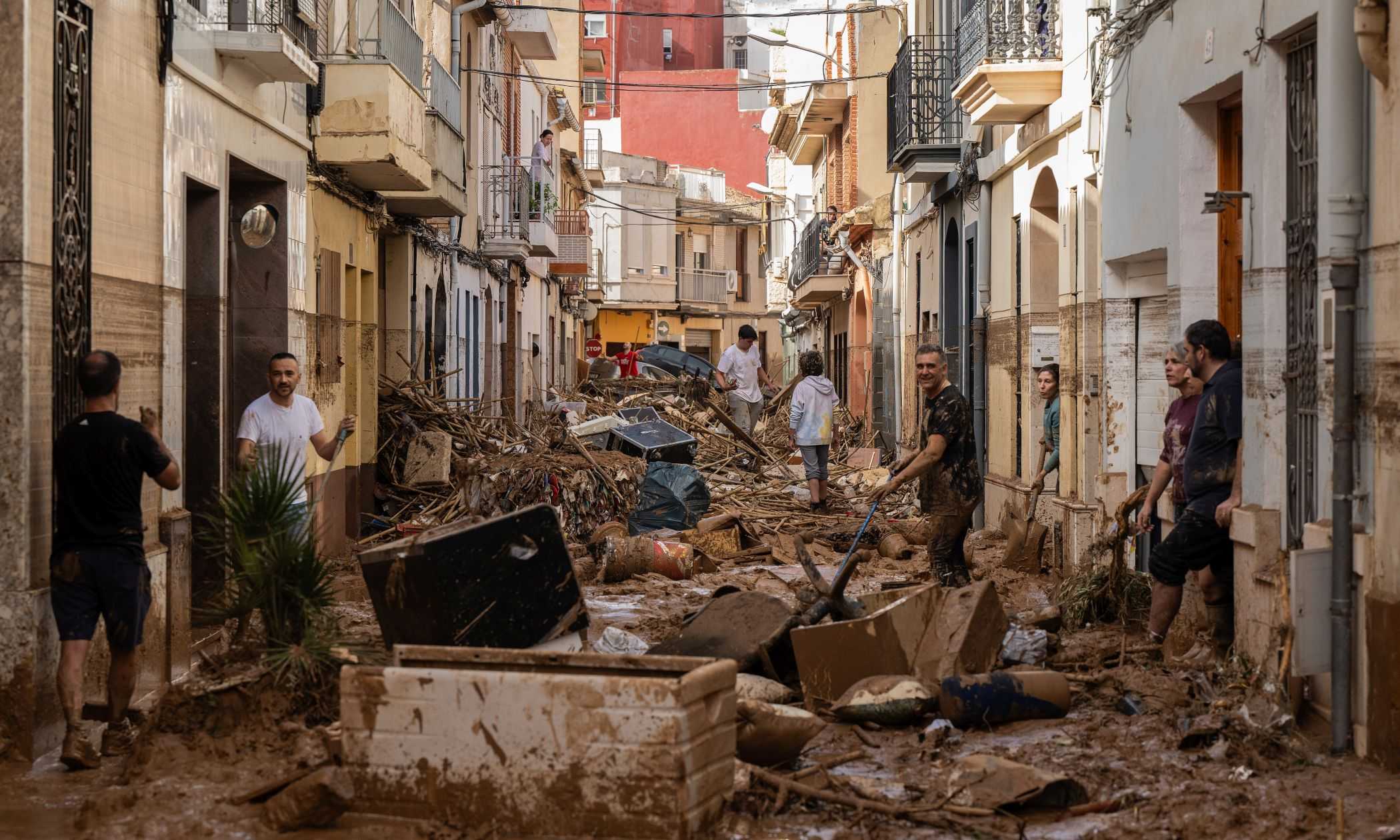 Alluvione in Spagna, Valencia in ginocchio per la Dana: il Real Madrid dona un milione di euro