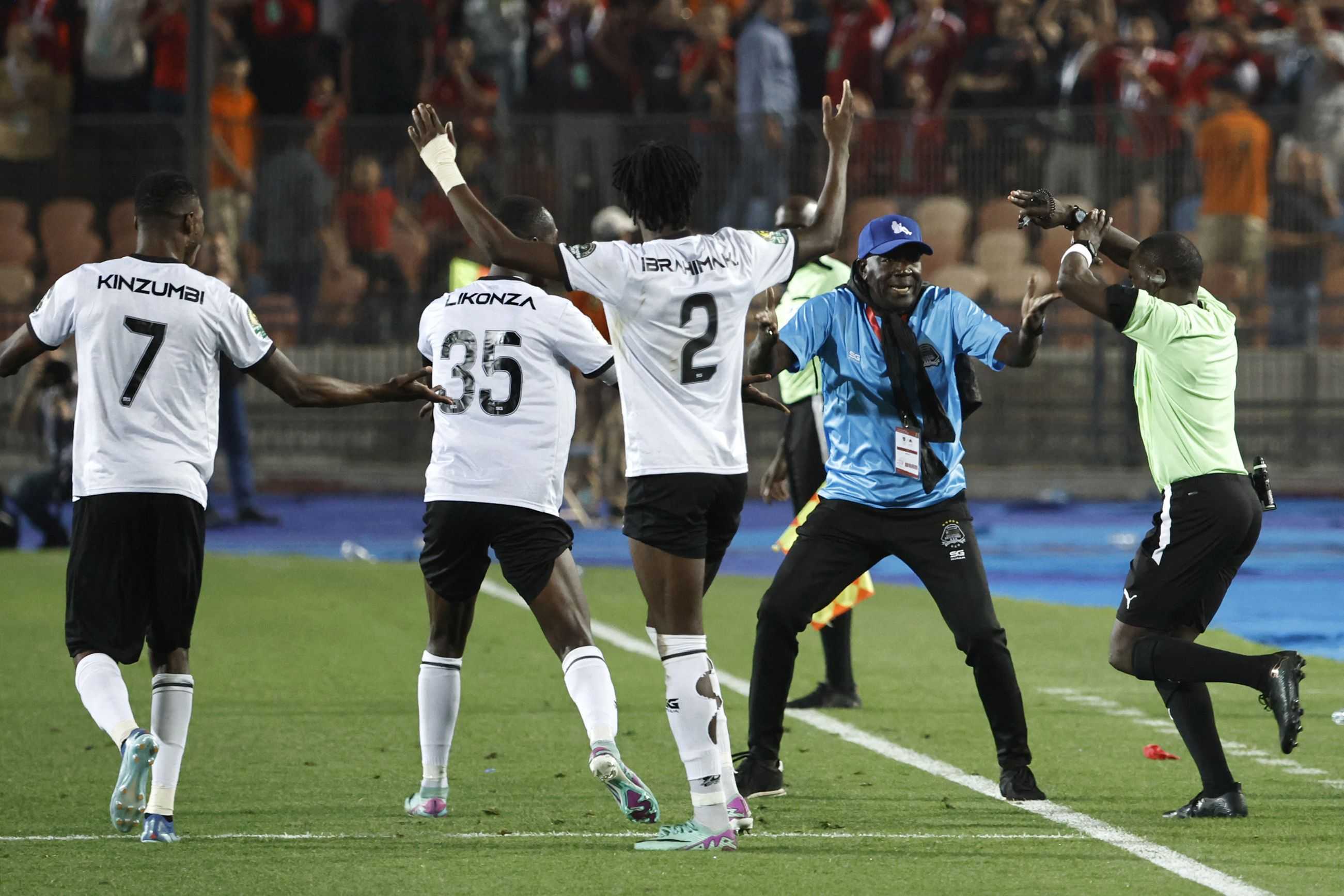 Mazembe senza attaccanti: dentro il portiere di riserva, clamorosa doppietta in 7'!