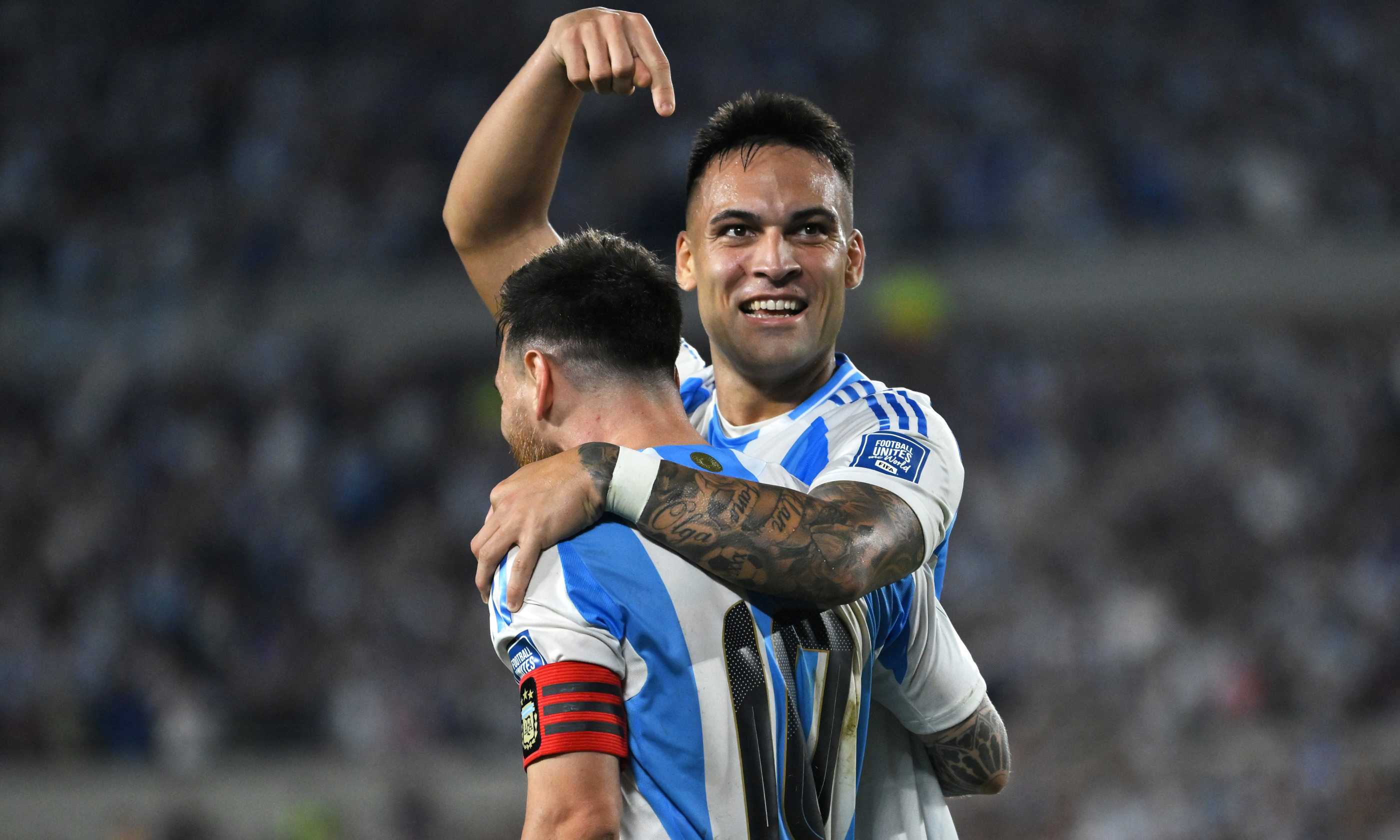 Lautaro partecipa allo show di Messi, che elogia Nico Paz: "Impressionante". 6-0 per l'Argentina VIDEO