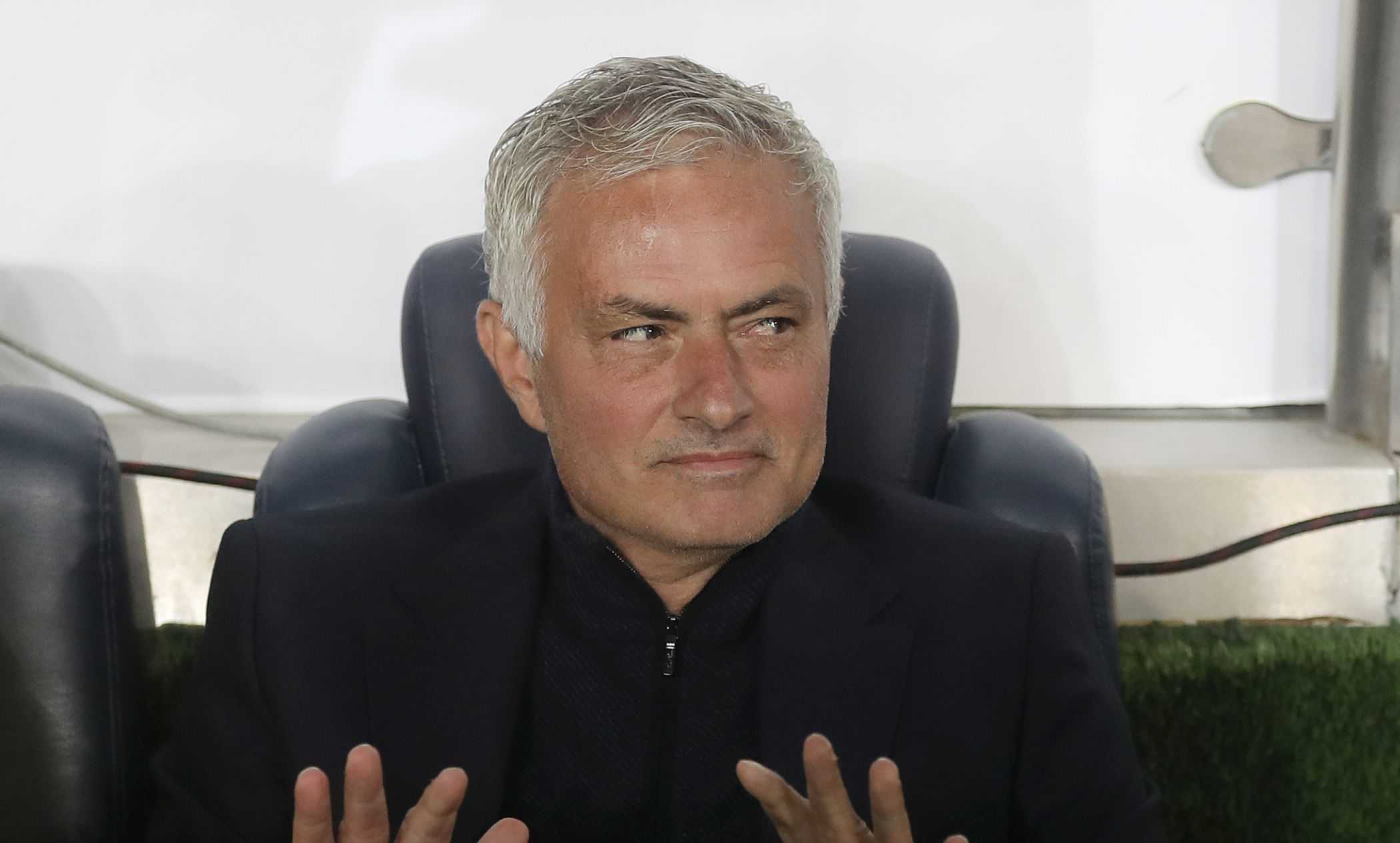 Mourinho chiede un difensore alla Roma