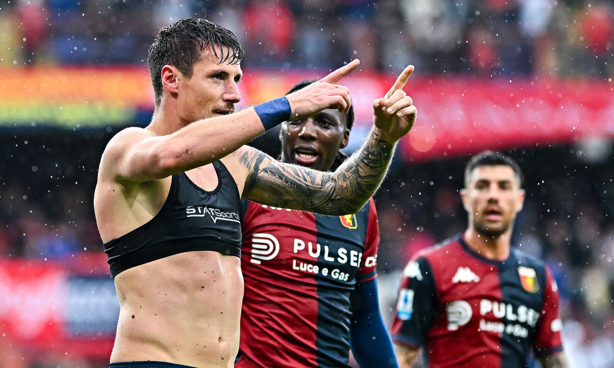 Super Pinamonti salva il Genoa, Balotelli lo esalta: "Che gol ha fatto?". Ma SuperMario resta in stand-by