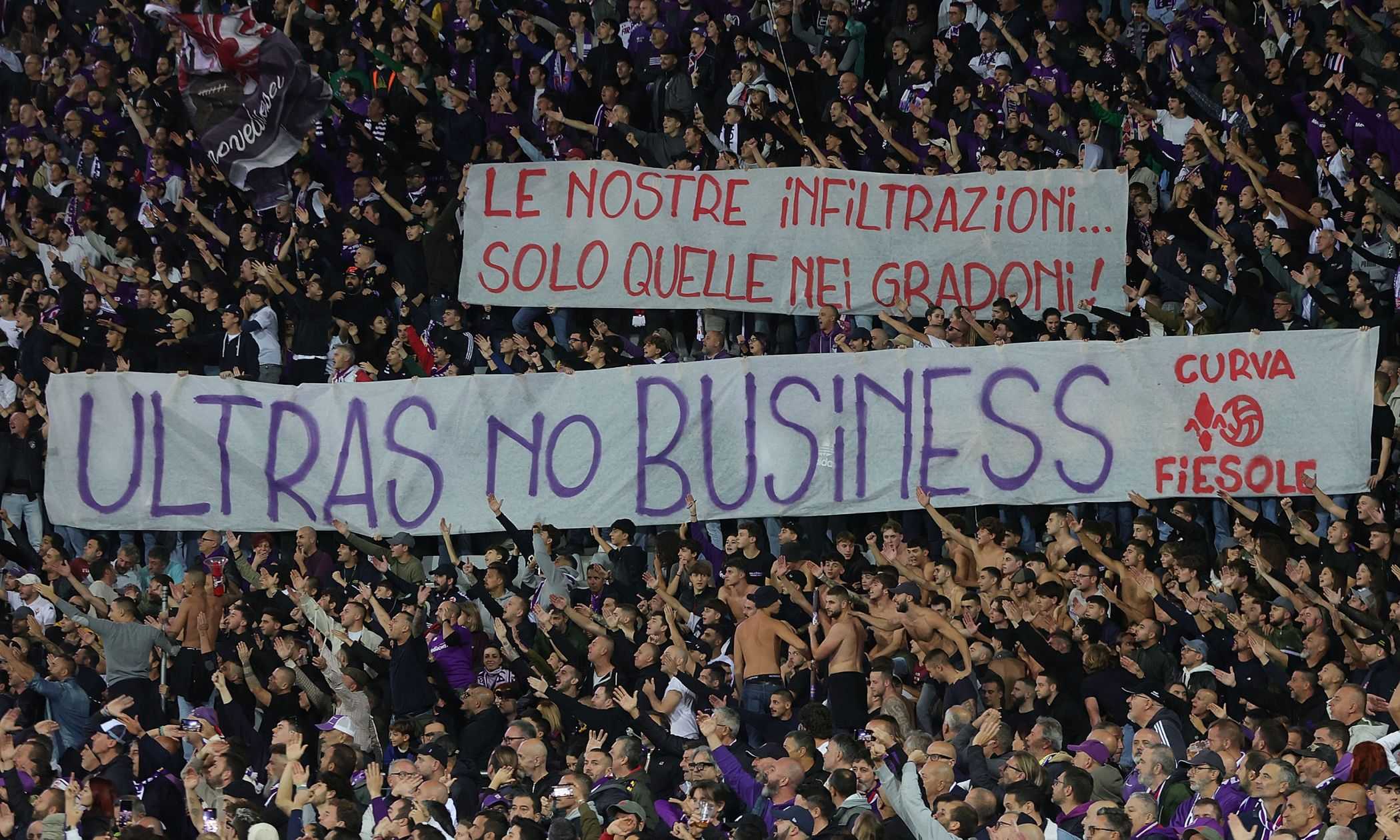 Fiorentina, la Fiesole attacca la curva del Milan: "Le nostre uniche infiltrazioni quelle dei gradoni"