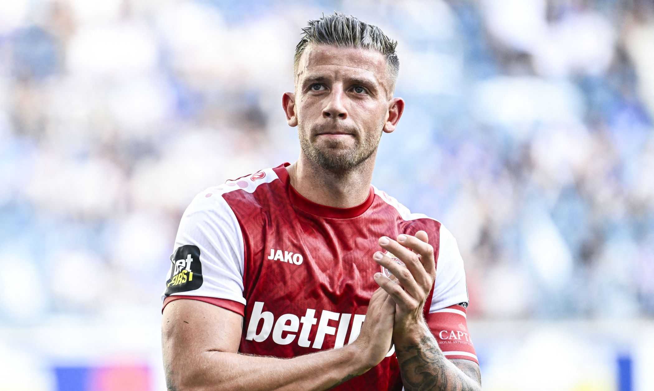 Alderweireld annuncia l'addio al calcio: "Altri sei mesi con l'Anversa e poi mi ritiro"