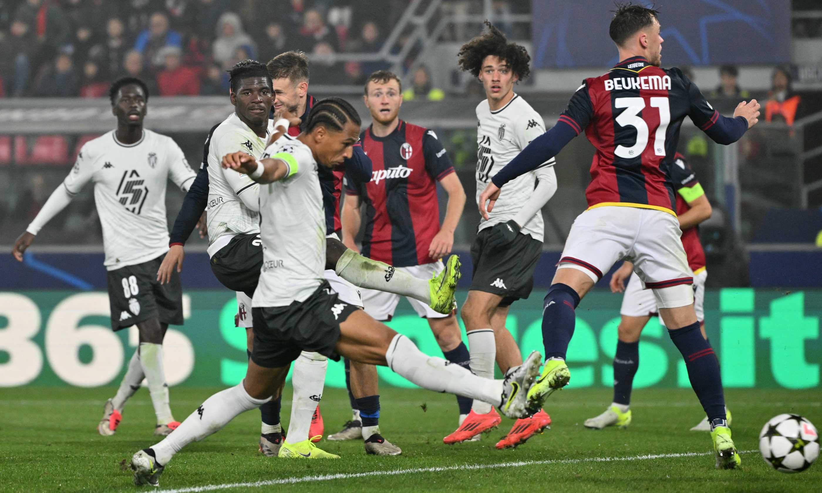 Bologna-Monaco 0-1: Kehrer gela il Dall'Ara a 3 minuti dal 90°