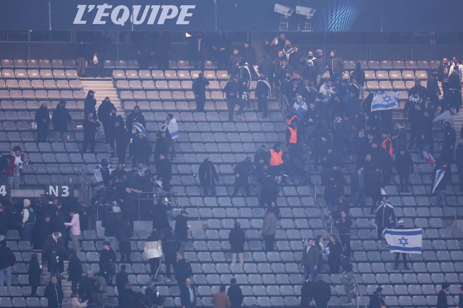 Francia-Israele, disordini e risse sugli spalti di uno Stade de France mezzo vuoto 