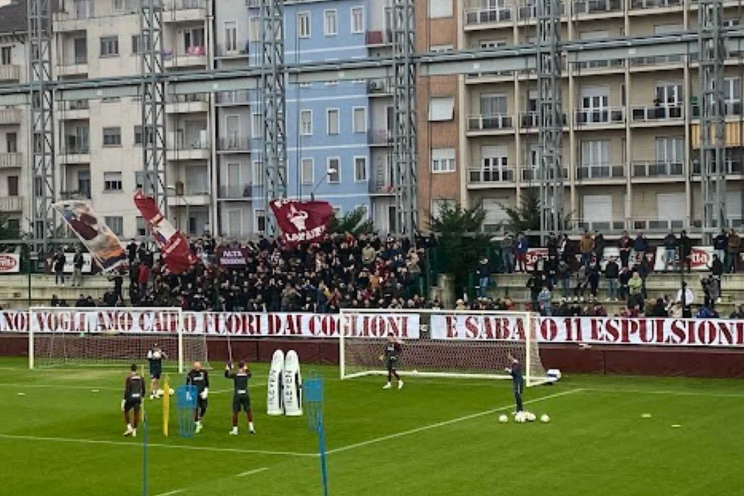 Torino, tifosi al Filadelfia prima del derby: "Noi vogliamo Cairo fuori dai co****ni e 11 espulsioni"