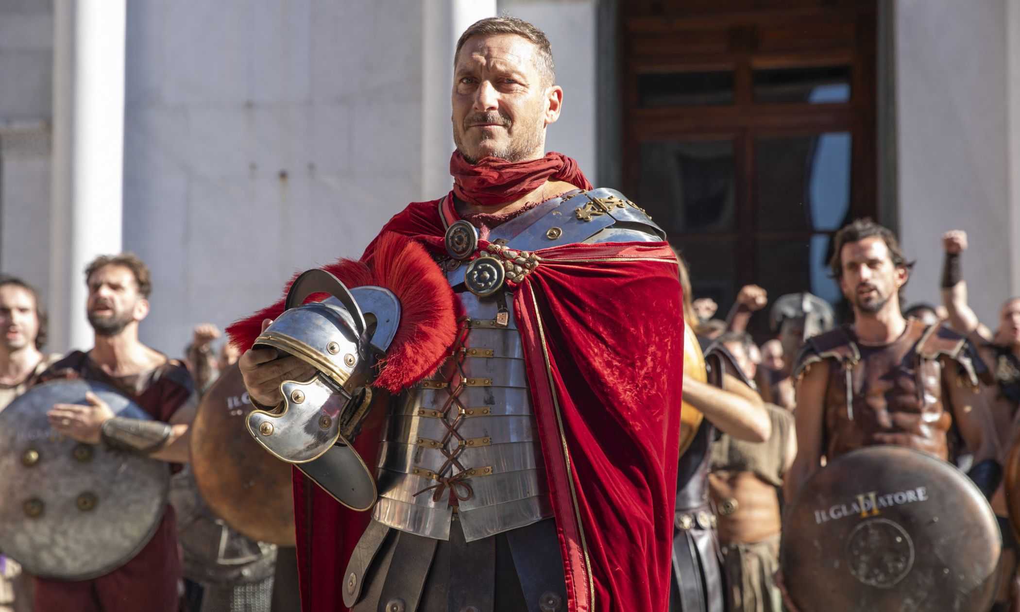 Totti torna a giocare? Intanto diventa gladiatore... al Lucca Comics VIDEO