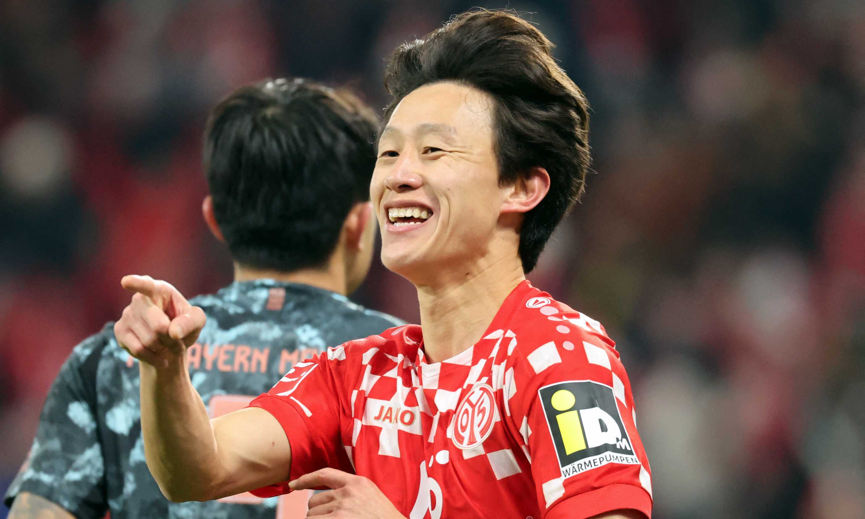 Lee Jae-Sung vince la sifda con Kim e stende il Bayern Monaco, il Leverkusen risale a -4