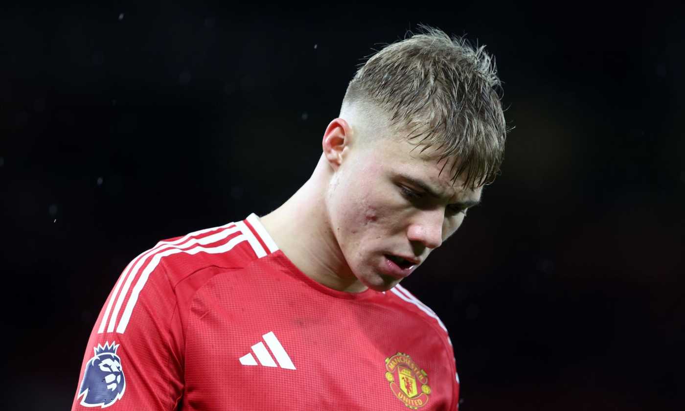 Manchester United, Roy Keane stronca Hojlund: “Sembra uscito ora dalle giovanili. Non ha intelligenza calcistica”