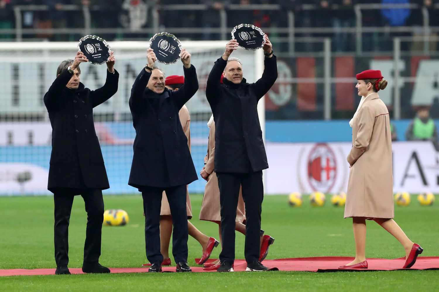 Milan, la festa per i 125 anni: premiati Van Basten, Inzaghi e Shevchenko, fischi per Ibrahimovic