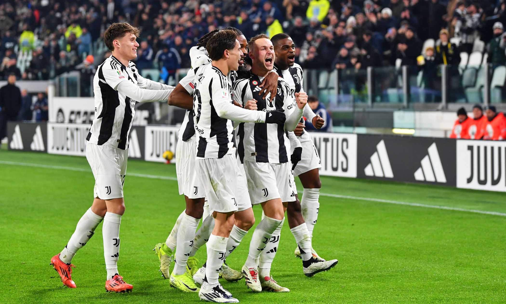 La Juventus si rialza: 4-0 al Cagliari in Coppa Italia, Vlahovic segna e "si riprende" i tifosi