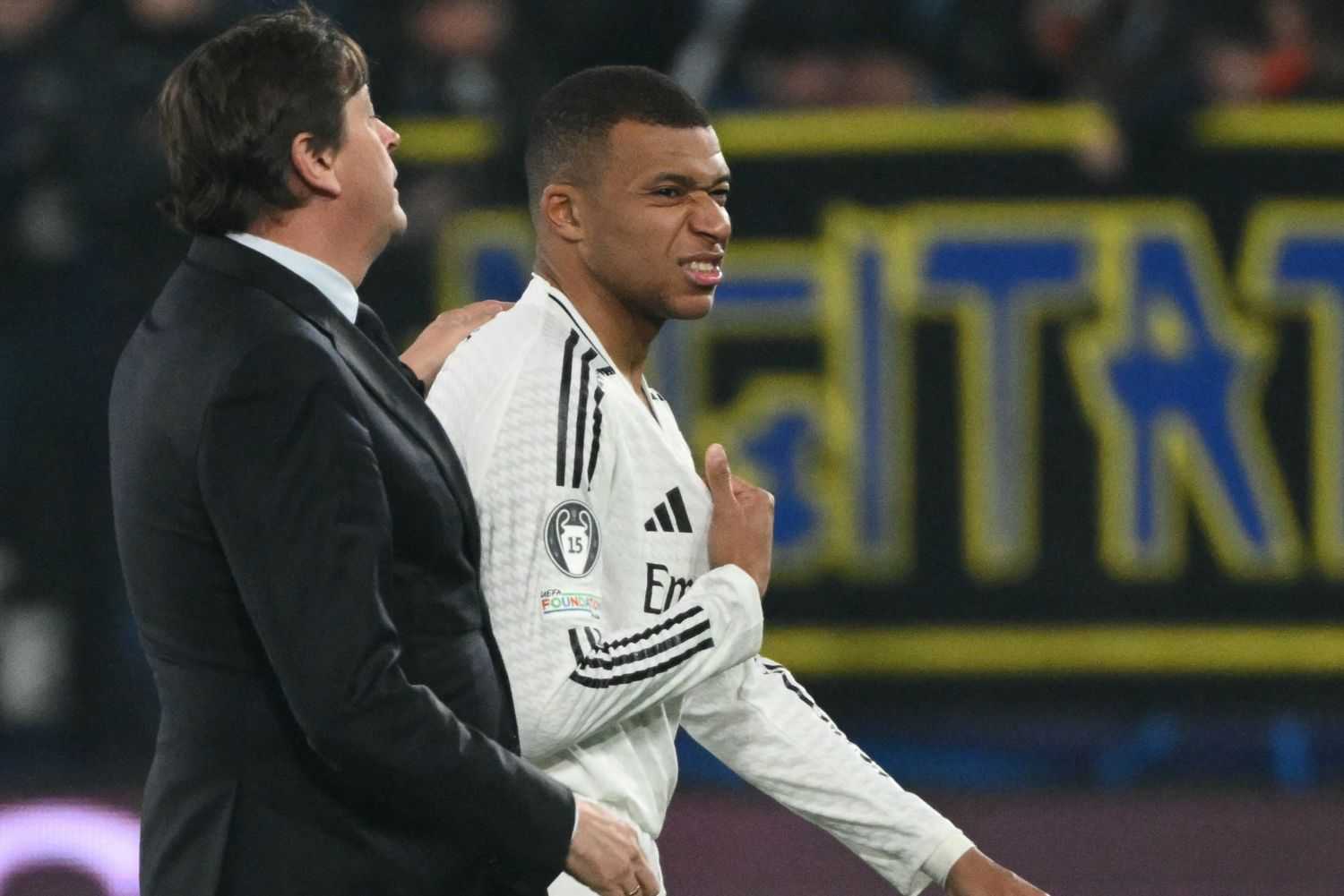 Real Madrid, l'ennesimo infortunio: si fa male Mbappé, costretto al cambio