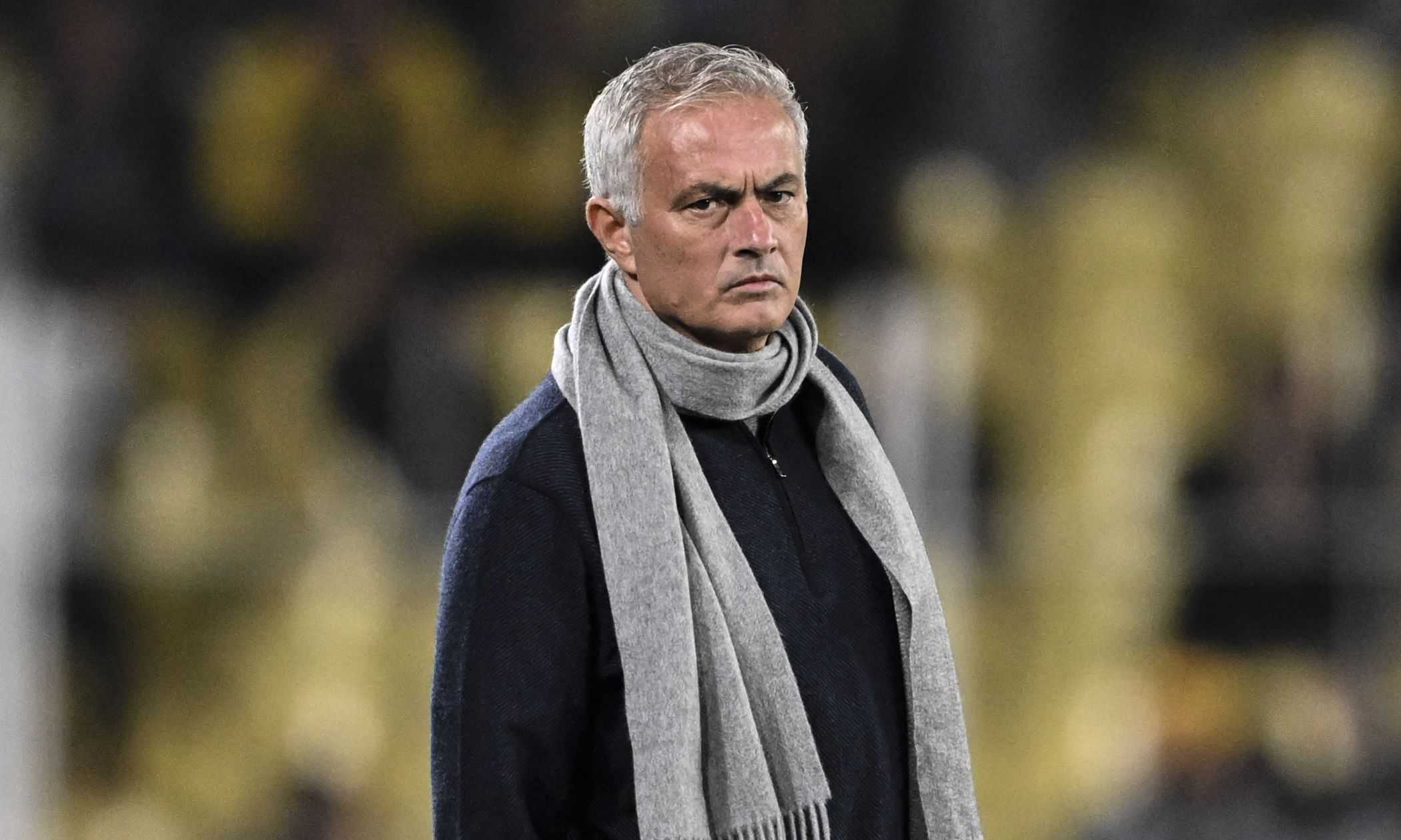 Fenerbahce nella bufera, Mourinho e il presidente Ali Koç nel mirino: i tifosi invocano le dimissioni