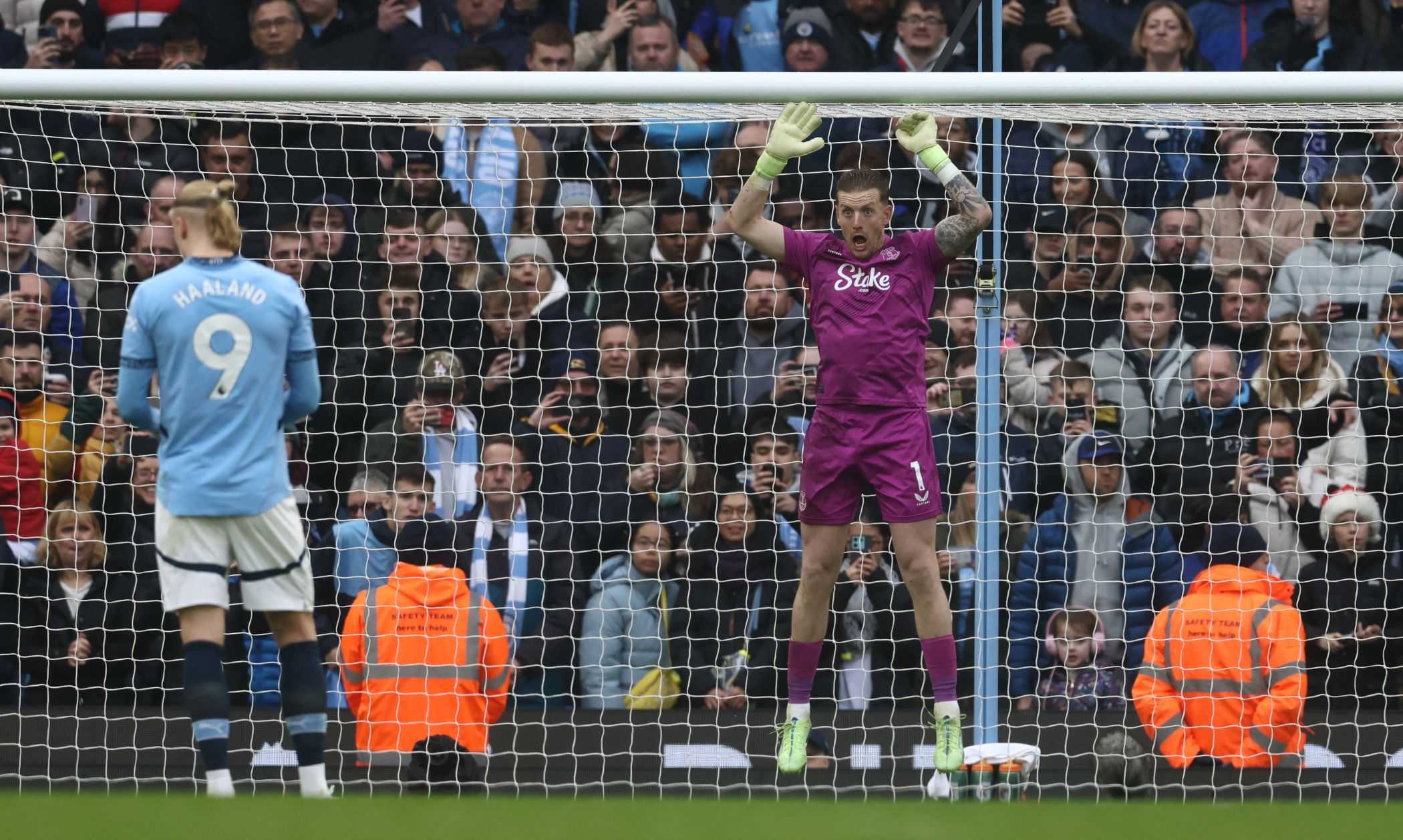 Manchester City, prosegue la crisi: rischio 10° posto e Haaland si fa ipnotizzare dalle 'smorfie' di Pickford