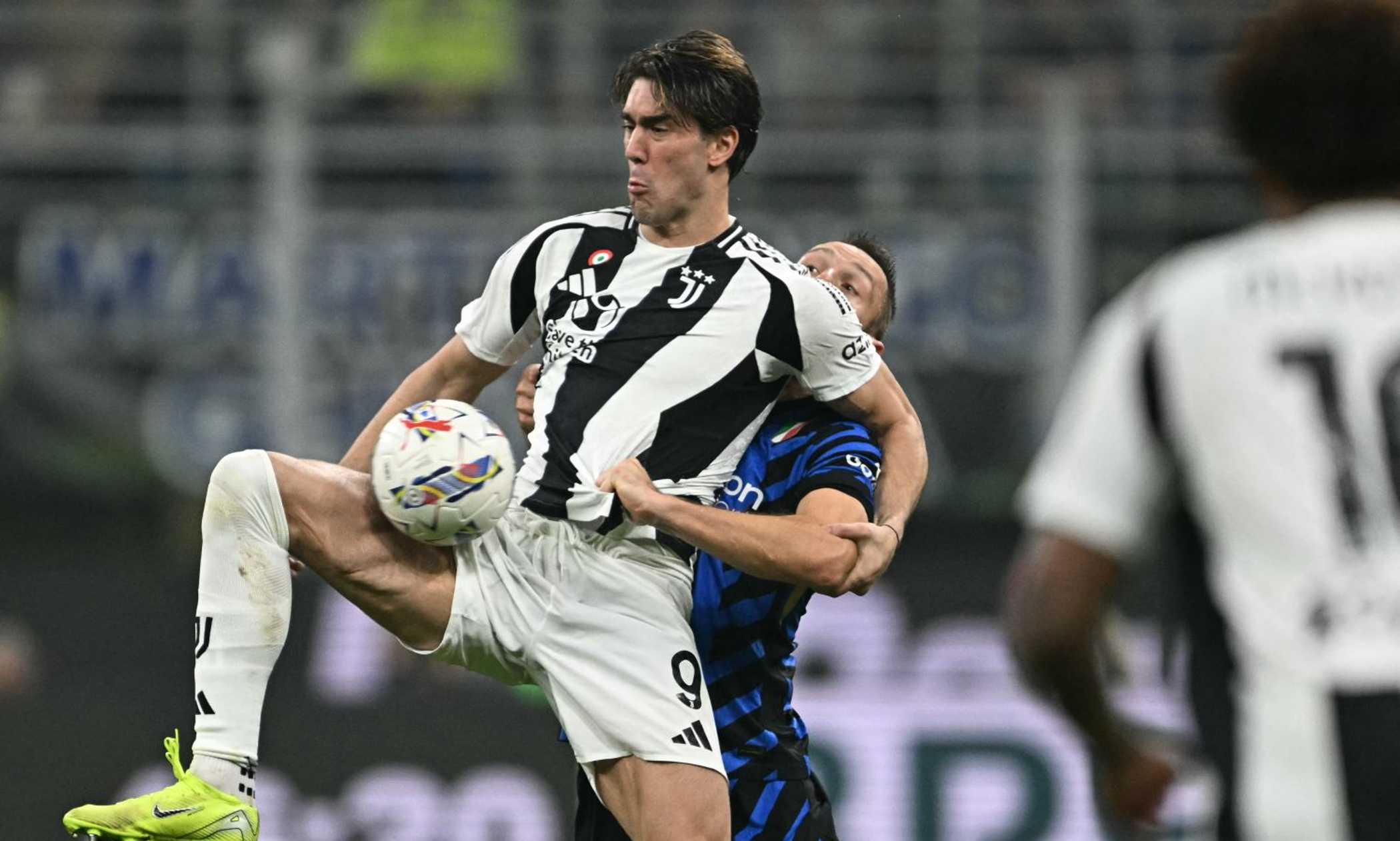 Juventus: Vlahovic torna e sarà titolare, ma il futuro è in bilico: a questa cifra può partire