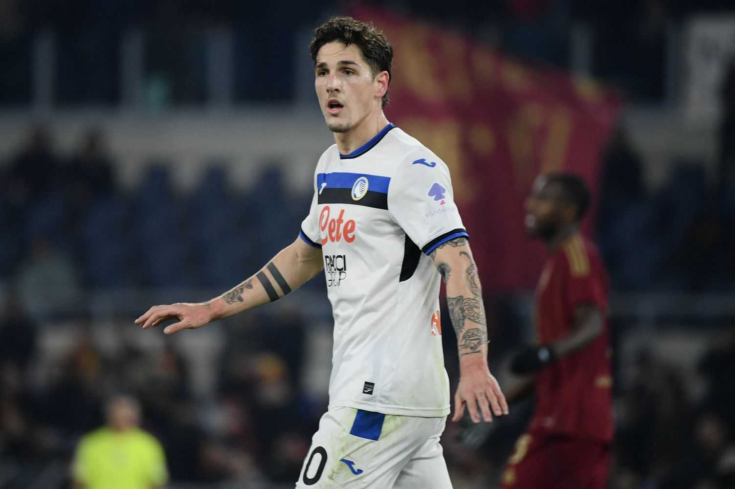 Atalanta, Zaniolo come Seedorf: perde tempo in panchina durante il cambio con Retegui