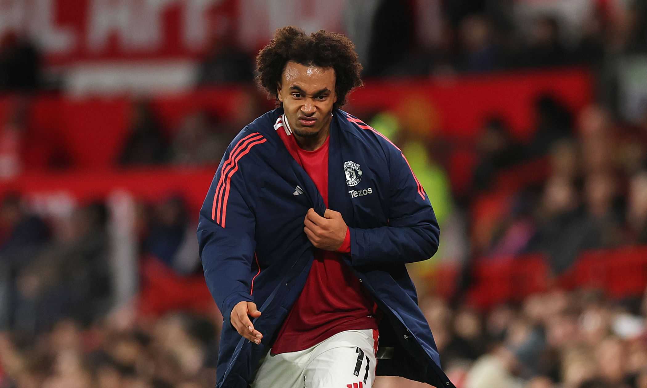 Zirkzee fuori dopo 33', Old Trafford lo fischia, lui corre nel tunnel. Amorim: "C'era bisogno che uscisse"