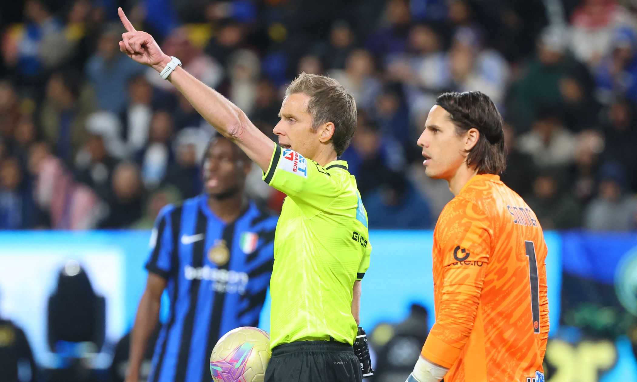 Serie A, arbitri 23a giornata: derby di Milano a Chiffi, Fabbri per Roma-Napoli, le scelte per Atalanta e Juve