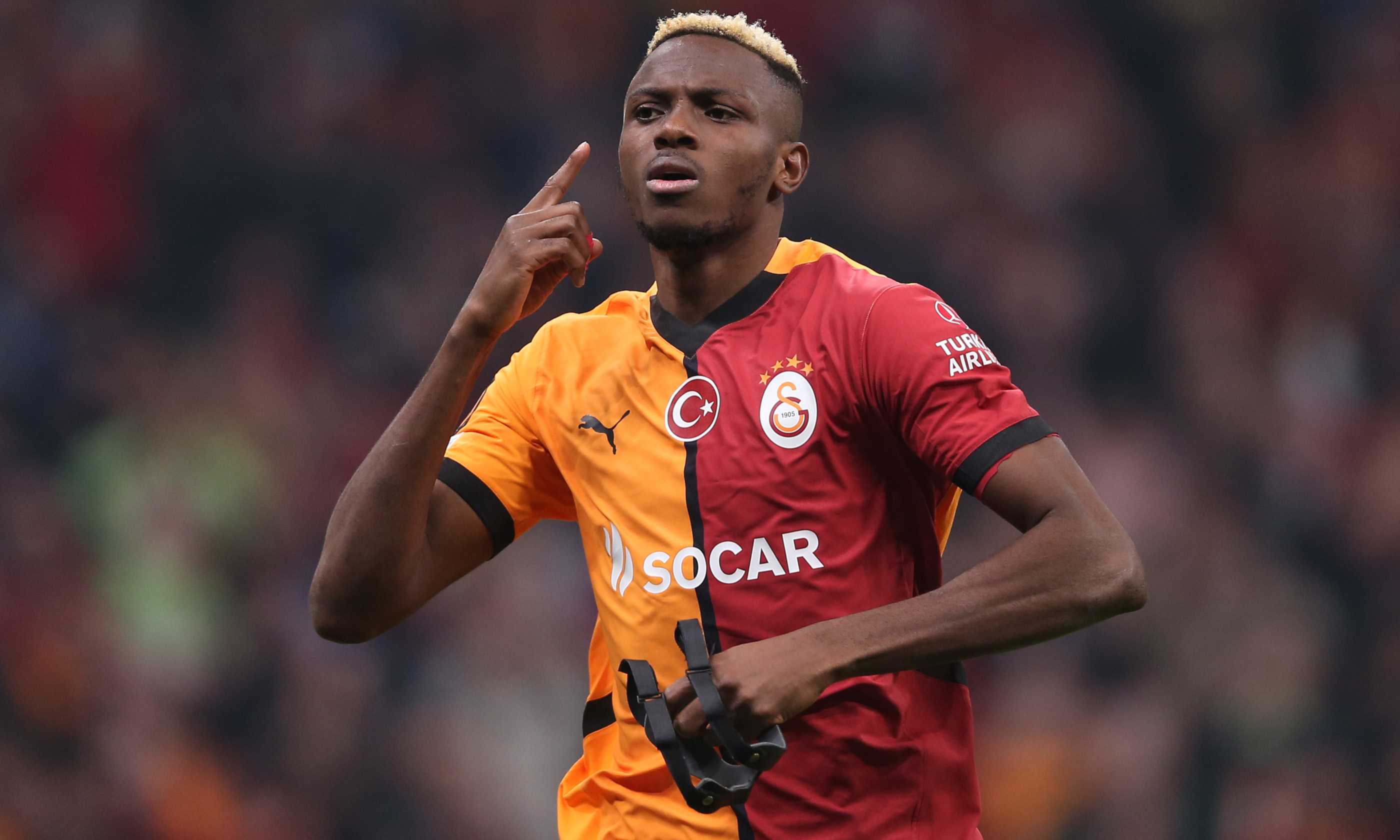 Osimhen fa tripletta col Galatasaray e accende il mercato: Juventus, ManUtd e non solo, dove può andare