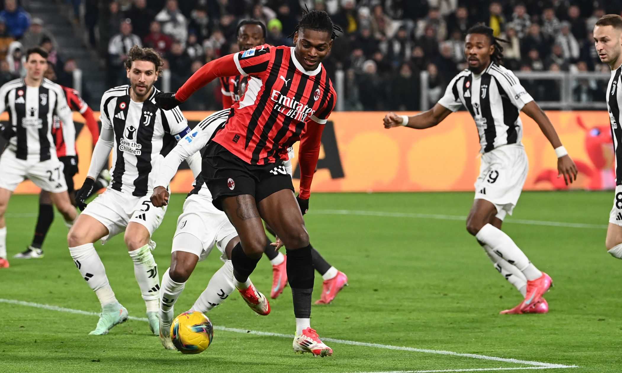 Juventus-Milan 0-0 LIVE: Maignan chiude la porta a Weah, poi Koopmeiners lo centra in pieno!