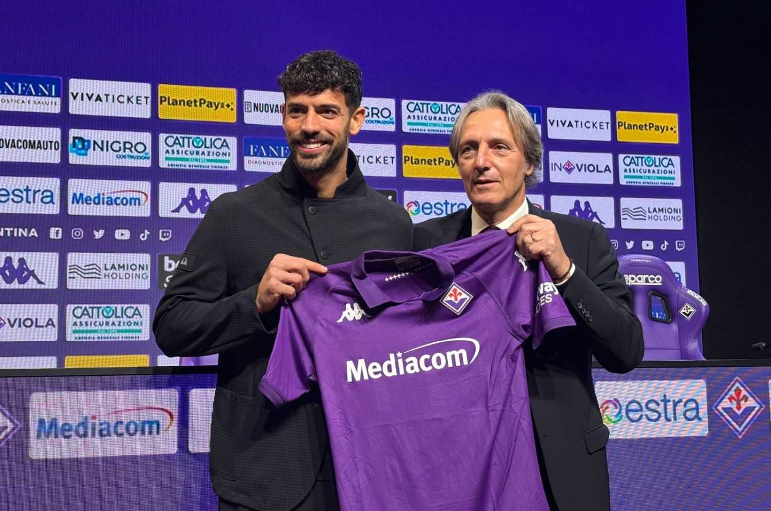 Fiorentina, Pablo Marì si presenta: "Col club amore a prima vista. Comuzzo è straordinario"