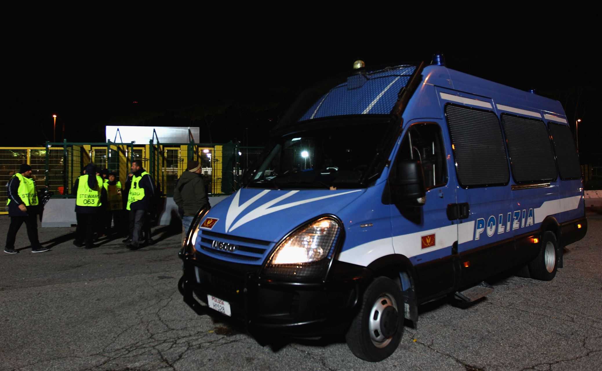 Roma-Lazio, la polizia ferma gli scontri: armi sequestrate e Daspo per un ultras biancoceleste