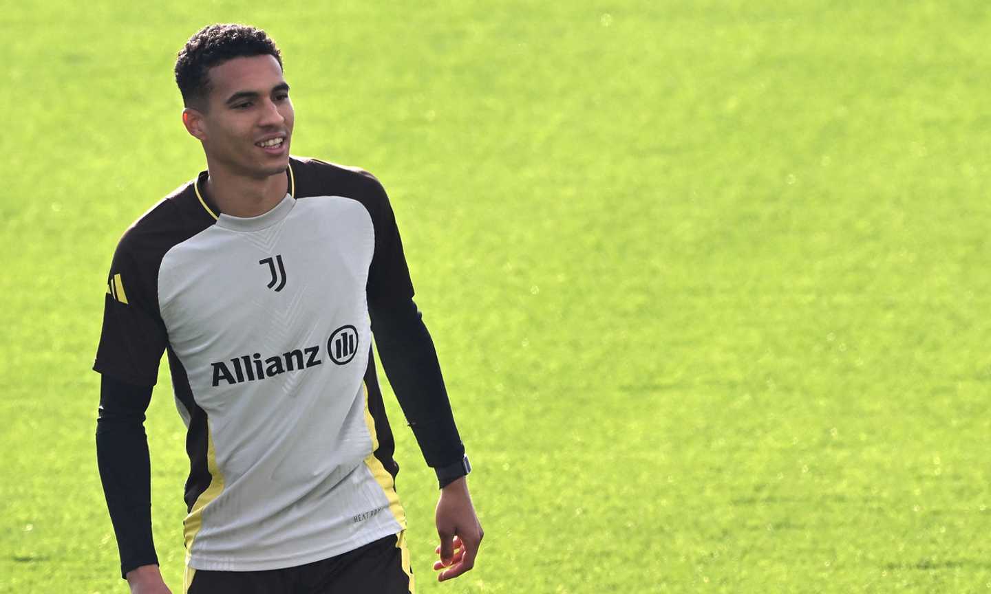 Juventus, infortunio per Alberto Costa contro la Lazio: dentro Douglas Luiz