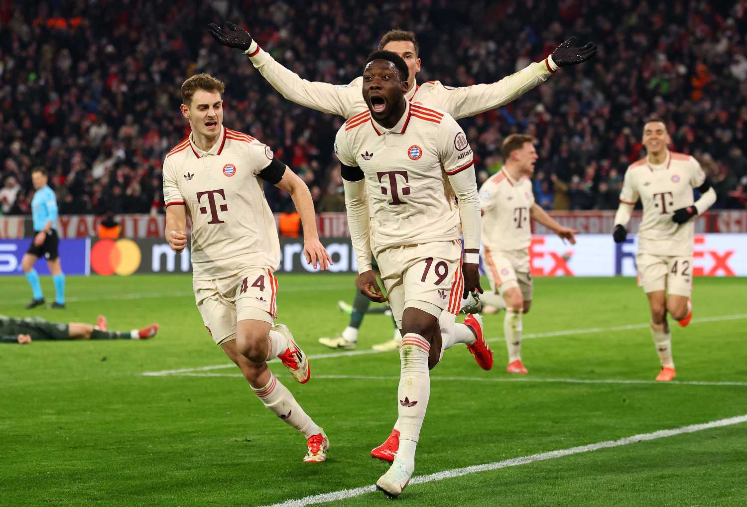 Champions League: Bayern Monaco agli ottavi a tempo scaduto. Benfica avanti, spettacolare 3-3 col Monaco