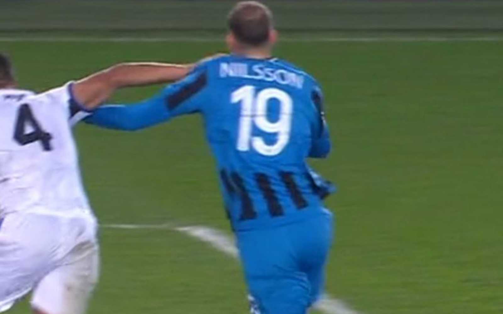 Atalanta furiosa con l'arbitro: rigore regalato al Club Brugge. Gasperini lascia la panchina, cos'è successo