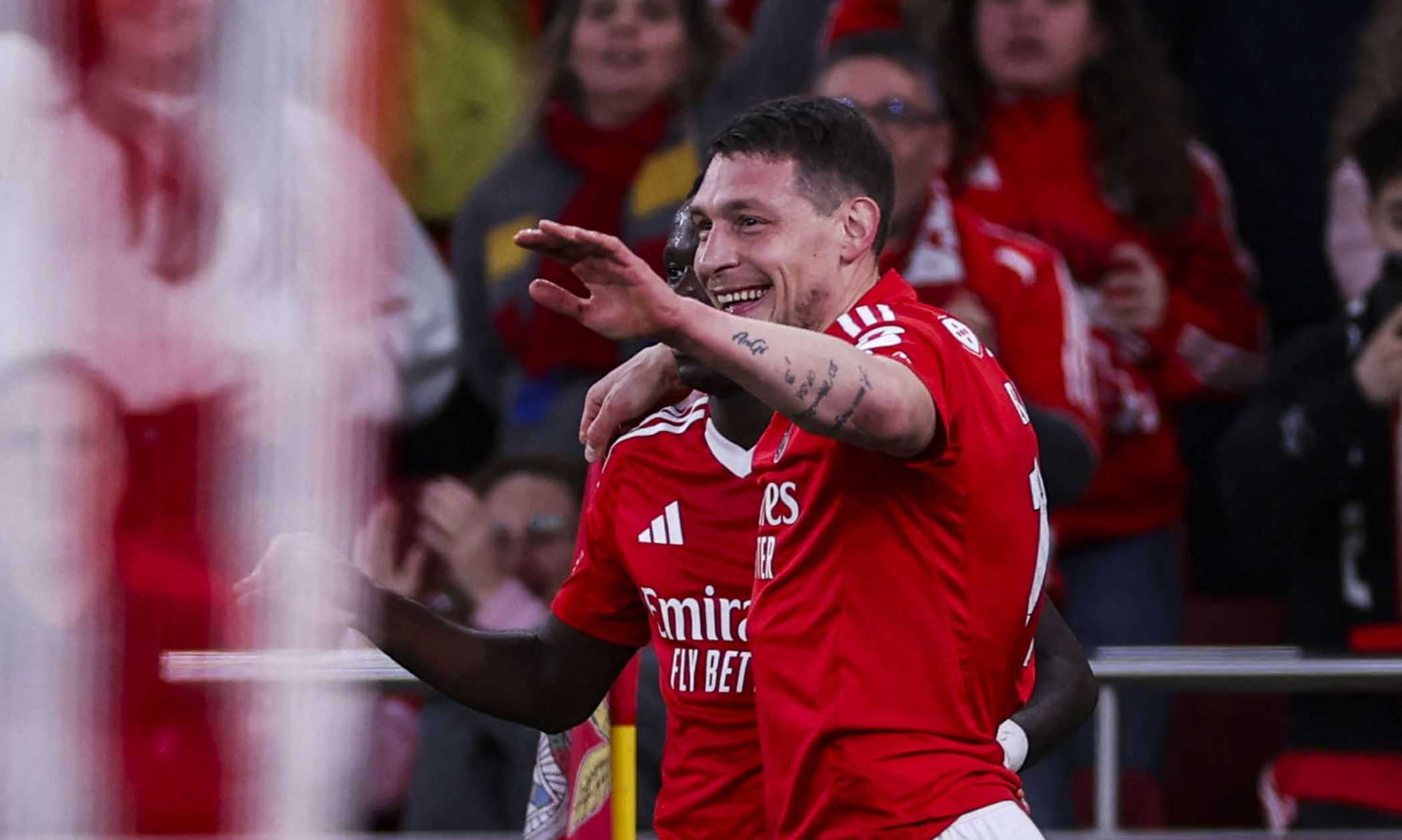 Belotti, primo gol con il Benfica: 3-0 al Boavista e primo posto in classifica